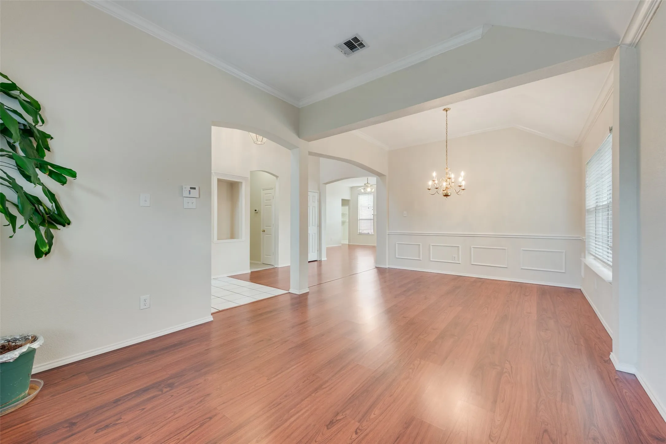 Single Family Residence For Sale in Denton County , 1529 Dimmit Drive, Carrollton, Texas 75010, 4 Bedroom, 2 Bathroom, 2 Garage spaces, 2,114 Sqft, built in 1999, mls#21385092, Real Estate Agent in Carrollton, Homes For Sale in Denton county, Homes For Sale in Carrollton, Realtor in Carrollton Texas, Real Estate Brokerage Independent Realty Texas, Luminita Cordes Realtor