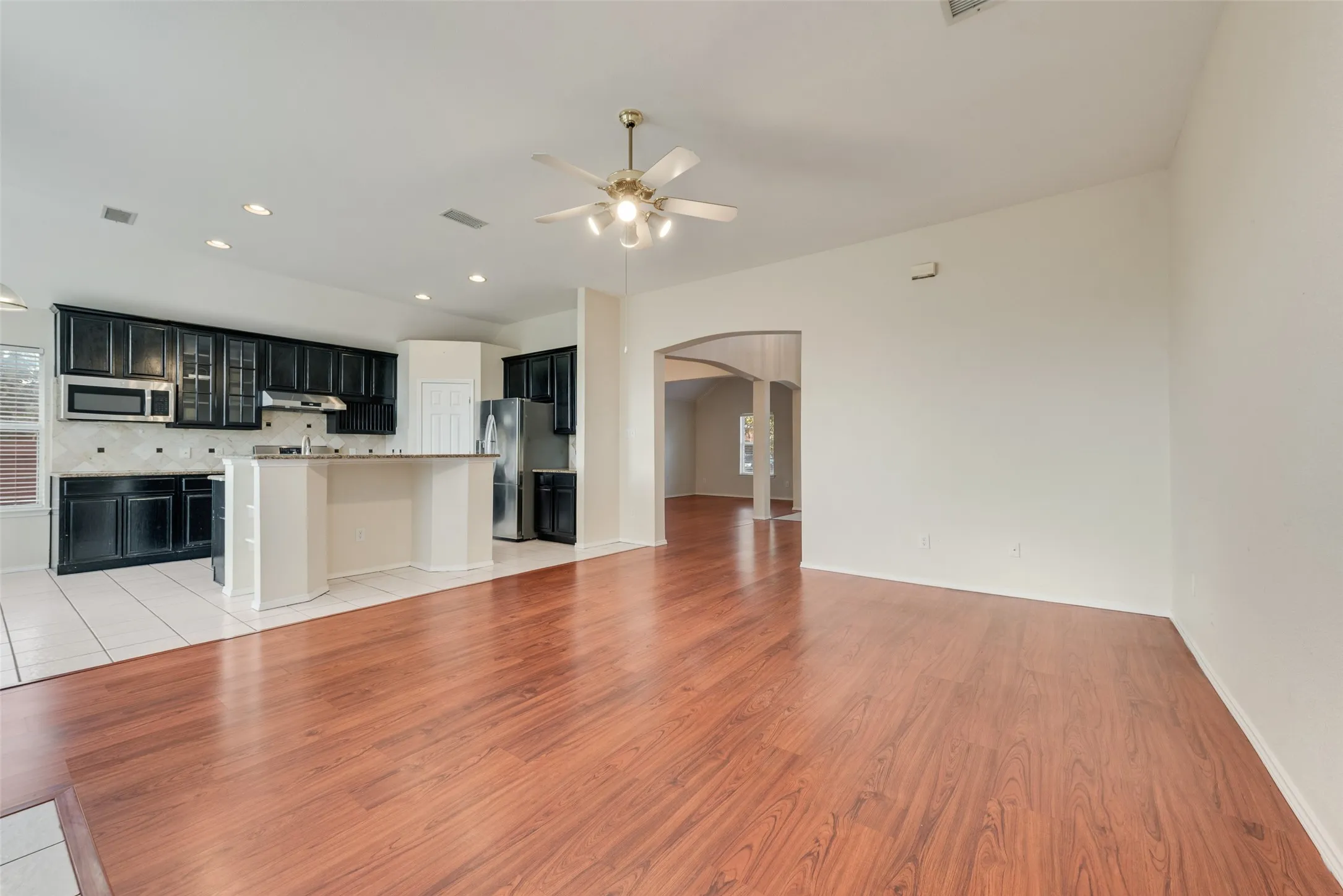 Single Family Residence For Sale in Denton County , 1529 Dimmit Drive, Carrollton, Texas 75010, 4 Bedroom, 2 Bathroom, 2 Garage spaces, 2,114 Sqft, built in 1999, mls#21385092, Real Estate Agent in Carrollton, Homes For Sale in Denton county, Homes For Sale in Carrollton, Realtor in Carrollton Texas, Real Estate Brokerage Independent Realty Texas, Luminita Cordes Realtor
