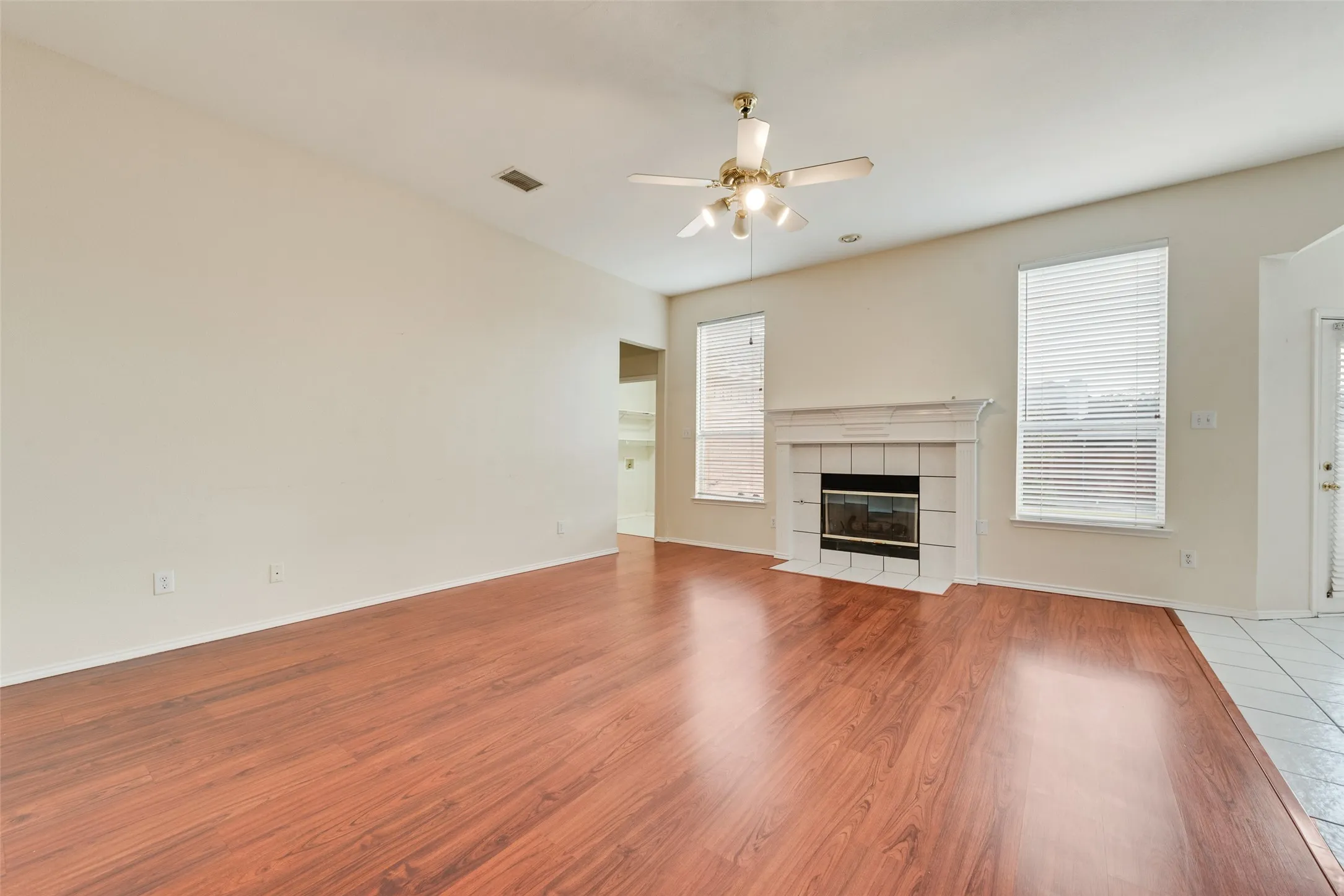 Single Family Residence For Sale in Denton County , 1529 Dimmit Drive, Carrollton, Texas 75010, 4 Bedroom, 2 Bathroom, 2 Garage spaces, 2,114 Sqft, built in 1999, mls#21385092, Real Estate Agent in Carrollton, Homes For Sale in Denton county, Homes For Sale in Carrollton, Realtor in Carrollton Texas, Real Estate Brokerage Independent Realty Texas, Luminita Cordes Realtor