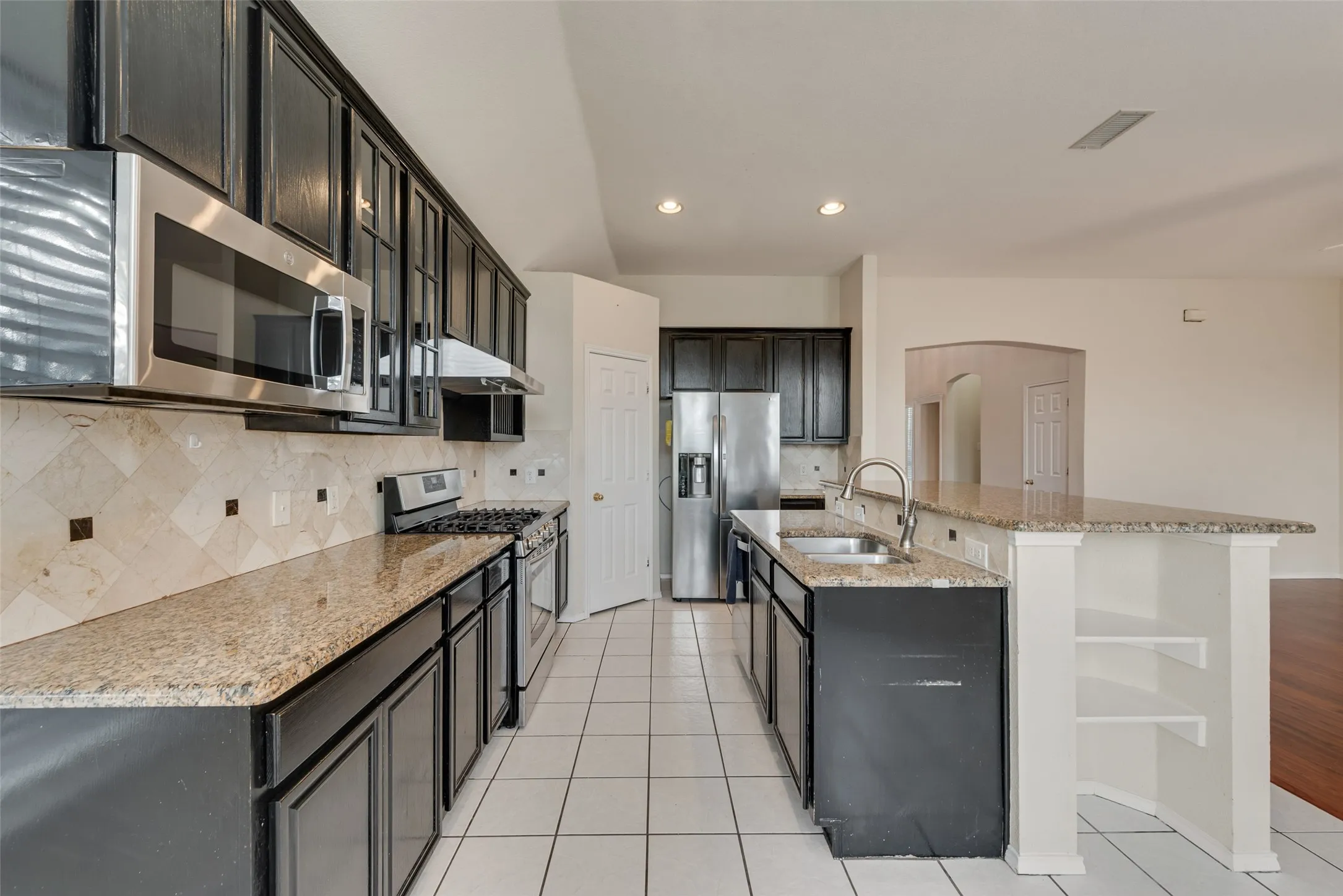 Single Family Residence For Sale in Denton County , 1529 Dimmit Drive, Carrollton, Texas 75010, 4 Bedroom, 2 Bathroom, 2 Garage spaces, 2,114 Sqft, built in 1999, mls#21385092, Real Estate Agent in Carrollton, Homes For Sale in Denton county, Homes For Sale in Carrollton, Realtor in Carrollton Texas, Real Estate Brokerage Independent Realty Texas, Luminita Cordes Realtor