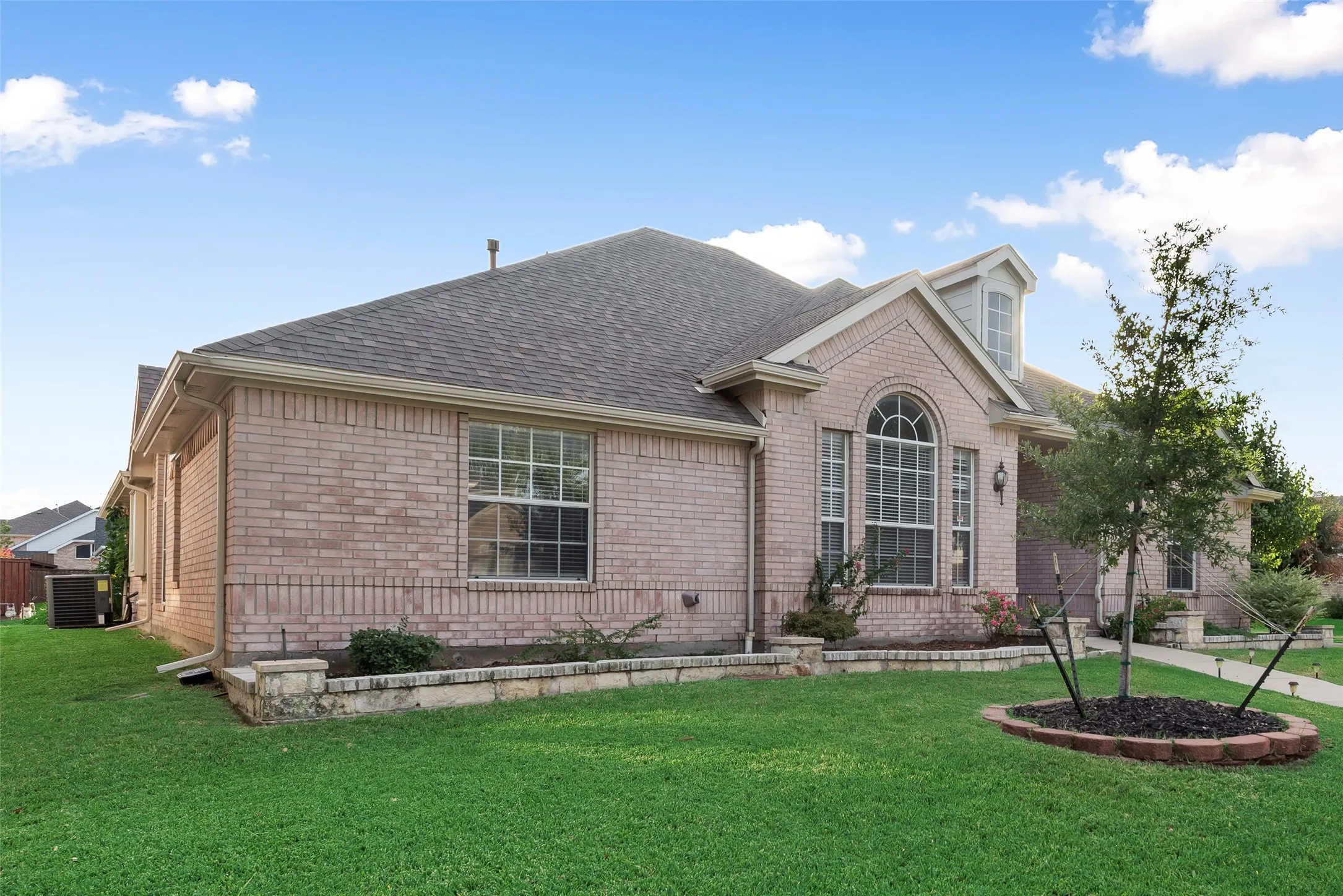 Single Family Residence For Sale in Denton County , 1529 Dimmit Drive, Carrollton, Texas 75010, 4 Bedroom, 2 Bathroom, 2 Garage spaces, 2,114 Sqft, built in 1999, mls#21385092, Real Estate Agent in Carrollton, Homes For Sale in Denton county, Homes For Sale in Carrollton, Realtor in Carrollton Texas, Real Estate Brokerage Independent Realty Texas, Luminita Cordes Realtor