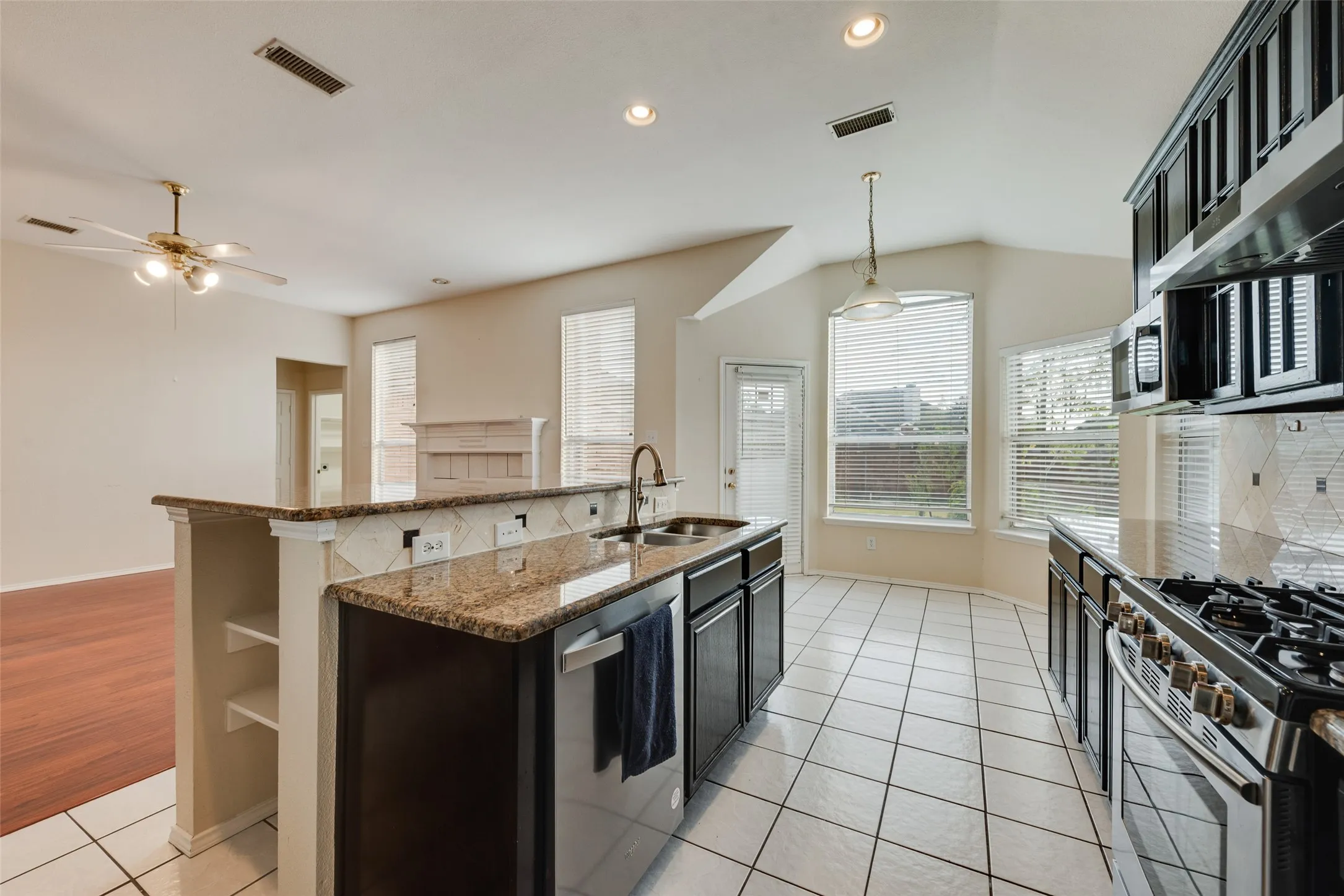 Single Family Residence For Sale in Denton County , 1529 Dimmit Drive, Carrollton, Texas 75010, 4 Bedroom, 2 Bathroom, 2 Garage spaces, 2,114 Sqft, built in 1999, mls#21385092, Real Estate Agent in Carrollton, Homes For Sale in Denton county, Homes For Sale in Carrollton, Realtor in Carrollton Texas, Real Estate Brokerage Independent Realty Texas, Luminita Cordes Realtor