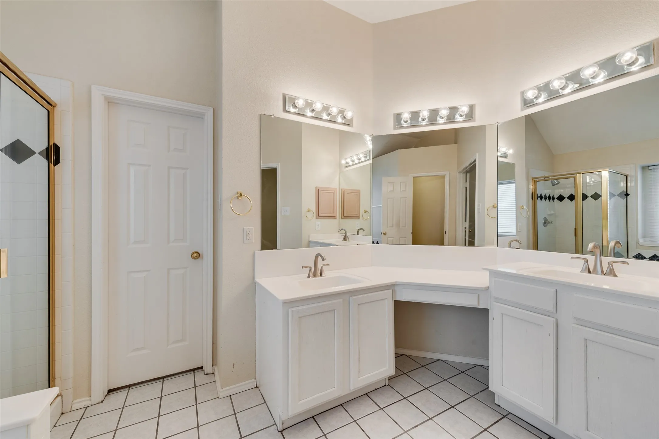 Single Family Residence For Sale in Denton County , 1529 Dimmit Drive, Carrollton, Texas 75010, 4 Bedroom, 2 Bathroom, 2 Garage spaces, 2,114 Sqft, built in 1999, mls#21385092, Real Estate Agent in Carrollton, Homes For Sale in Denton county, Homes For Sale in Carrollton, Realtor in Carrollton Texas, Real Estate Brokerage Independent Realty Texas, Luminita Cordes Realtor