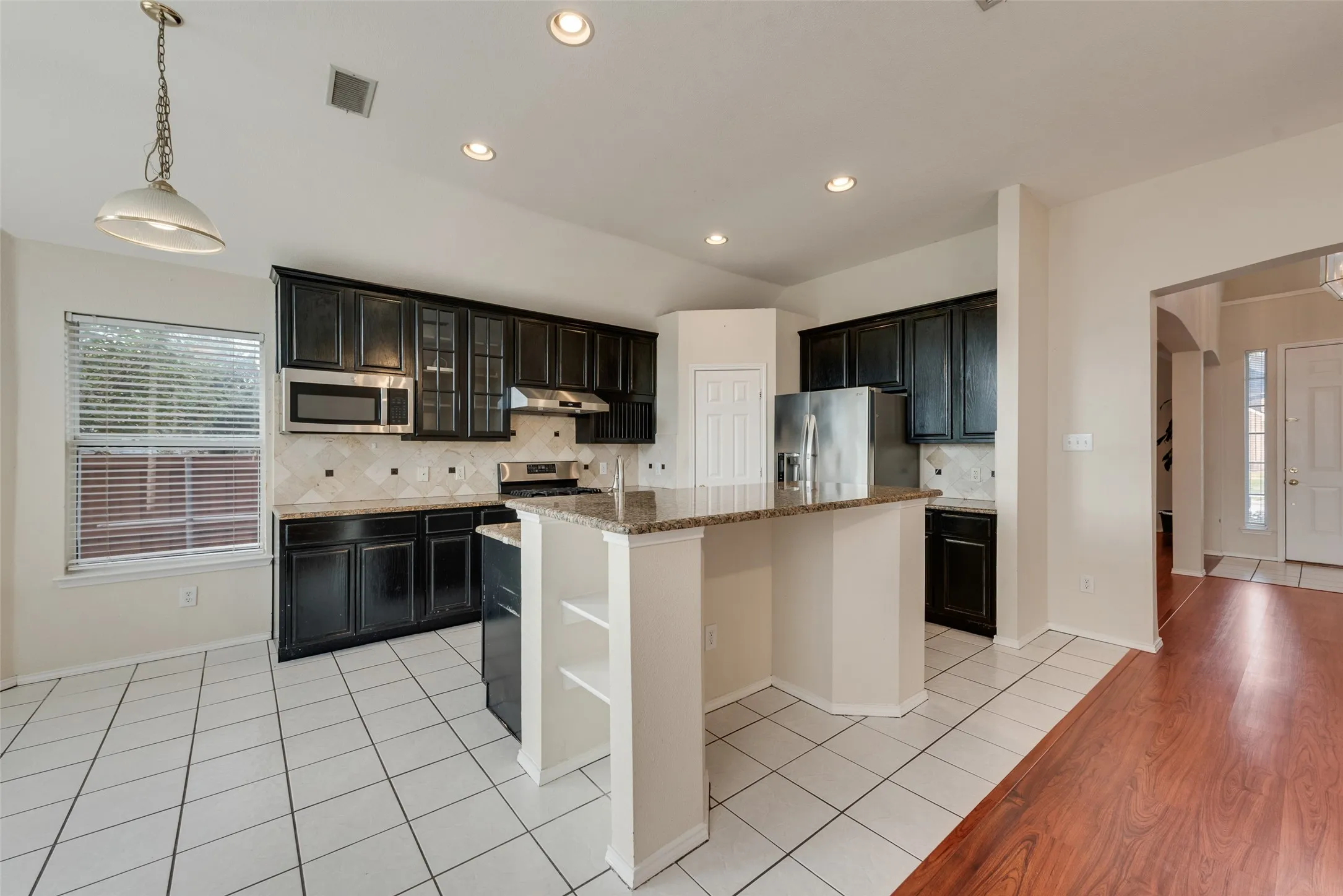 Single Family Residence For Sale in Denton County , 1529 Dimmit Drive, Carrollton, Texas 75010, 4 Bedroom, 2 Bathroom, 2 Garage spaces, 2,114 Sqft, built in 1999, mls#21385092, Real Estate Agent in Carrollton, Homes For Sale in Denton county, Homes For Sale in Carrollton, Realtor in Carrollton Texas, Real Estate Brokerage Independent Realty Texas, Luminita Cordes Realtor