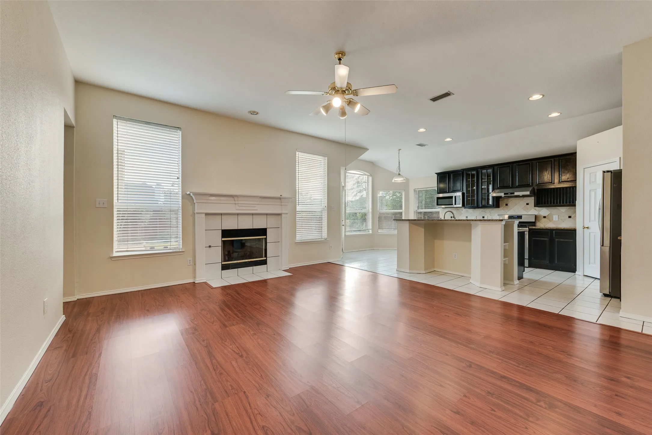 Single Family Residence For Sale in Denton County , 1529 Dimmit Drive, Carrollton, Texas 75010, 4 Bedroom, 2 Bathroom, 2 Garage spaces, 2,114 Sqft, built in 1999, mls#21385092, Real Estate Agent in Carrollton, Homes For Sale in Denton county, Homes For Sale in Carrollton, Realtor in Carrollton Texas, Real Estate Brokerage Independent Realty Texas, Luminita Cordes Realtor