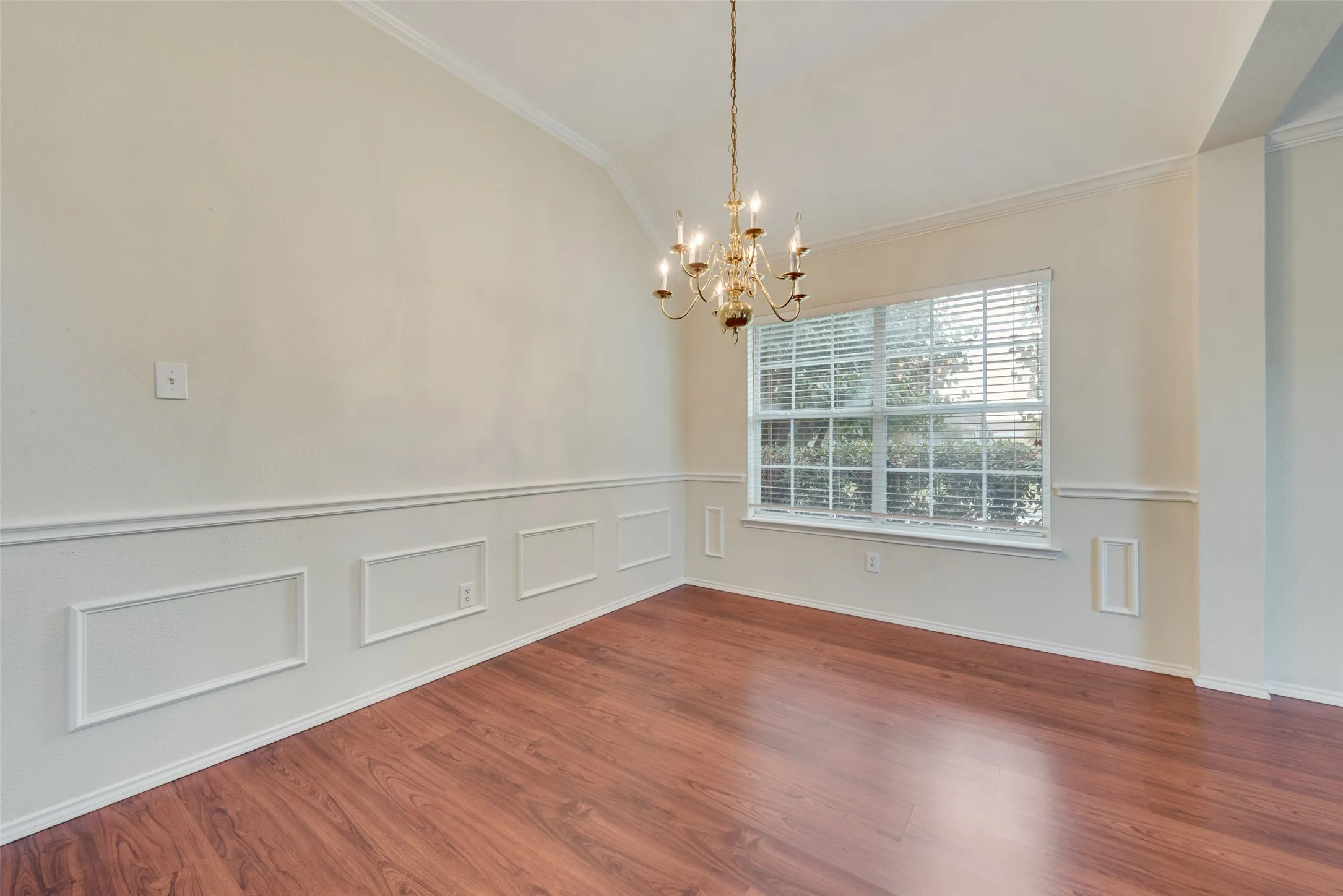 Single Family Residence For Sale in Denton County , 1529 Dimmit Drive, Carrollton, Texas 75010, 4 Bedroom, 2 Bathroom, 2 Garage spaces, 2,114 Sqft, built in 1999, mls#21385092, Real Estate Agent in Carrollton, Homes For Sale in Denton county, Homes For Sale in Carrollton, Realtor in Carrollton Texas, Real Estate Brokerage Independent Realty Texas, Luminita Cordes Realtor