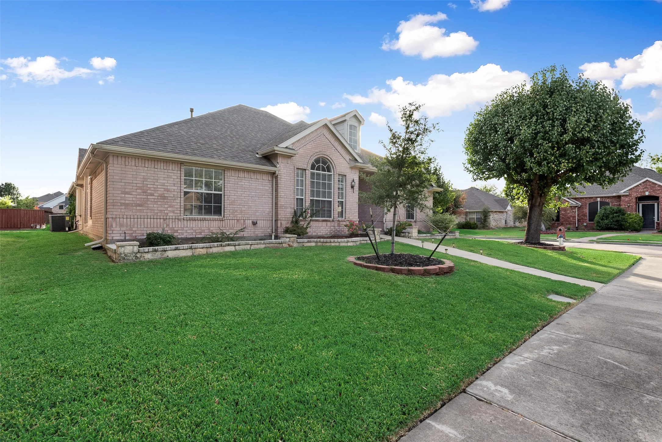 Single Family Residence For Sale in Denton County , 1529 Dimmit Drive, Carrollton, Texas 75010, 4 Bedroom, 2 Bathroom, 2 Garage spaces, 2,114 Sqft, built in 1999, mls#21385092, Real Estate Agent in Carrollton, Homes For Sale in Denton county, Homes For Sale in Carrollton, Realtor in Carrollton Texas, Real Estate Brokerage Independent Realty Texas, Luminita Cordes Realtor