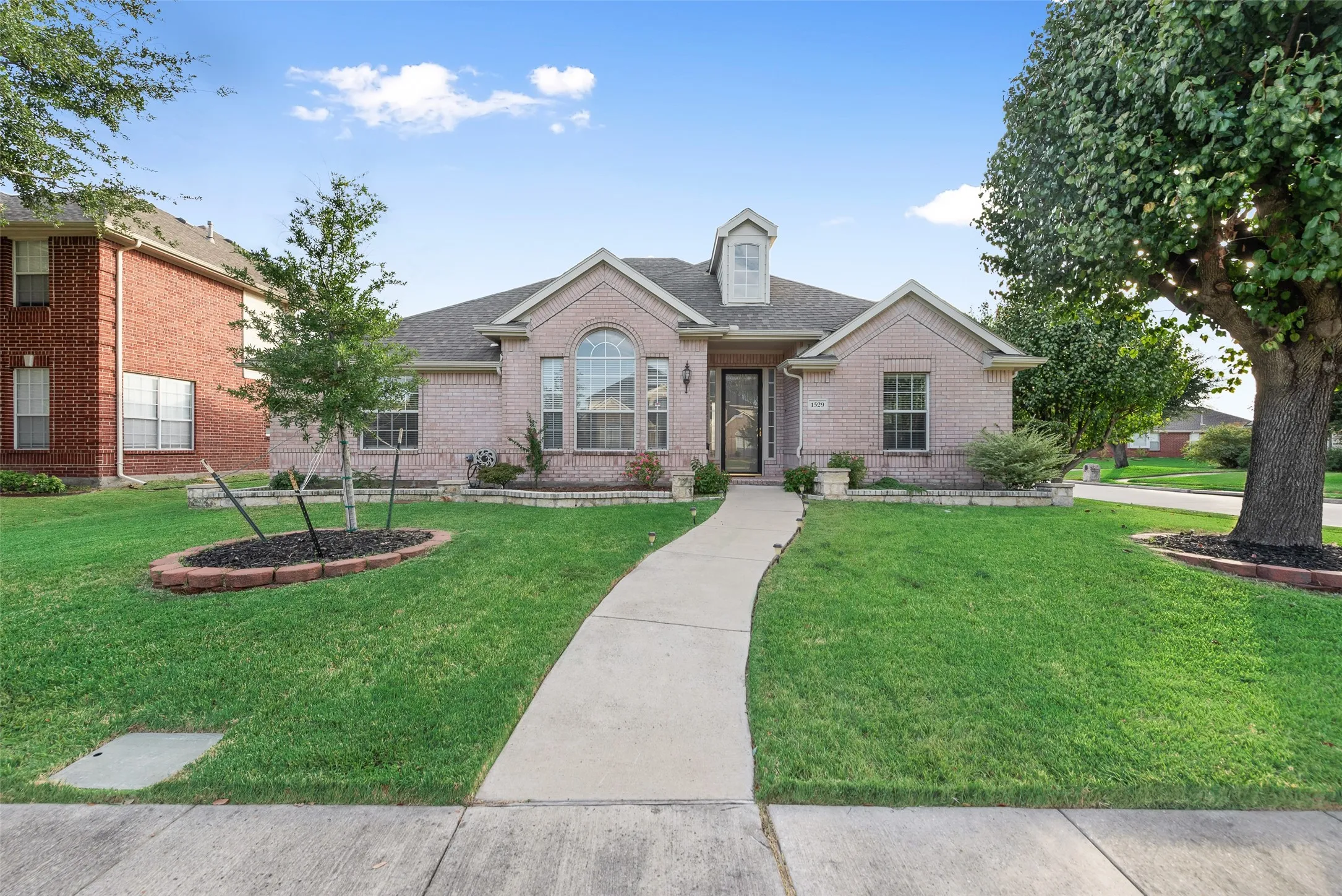 Single Family Residence For Sale in Denton County , 1529 Dimmit Drive, Carrollton, Texas 75010, 4 Bedroom, 2 Bathroom, 2 Garage spaces, 2,114 Sqft, built in 1999, mls#21385092, Real Estate Agent in Carrollton, Homes For Sale in Denton county, Homes For Sale in Carrollton, Realtor in Carrollton Texas, Real Estate Brokerage Independent Realty Texas, Luminita Cordes Realtor