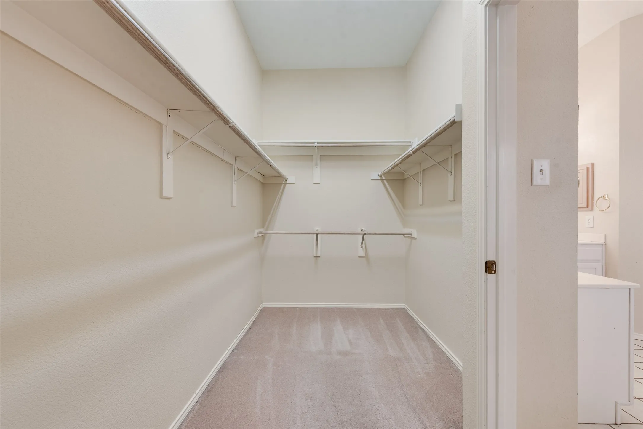 Single Family Residence For Sale in Denton County , 1529 Dimmit Drive, Carrollton, Texas 75010, 4 Bedroom, 2 Bathroom, 2 Garage spaces, 2,114 Sqft, built in 1999, mls#21385092, Real Estate Agent in Carrollton, Homes For Sale in Denton county, Homes For Sale in Carrollton, Realtor in Carrollton Texas, Real Estate Brokerage Independent Realty Texas, Luminita Cordes Realtor