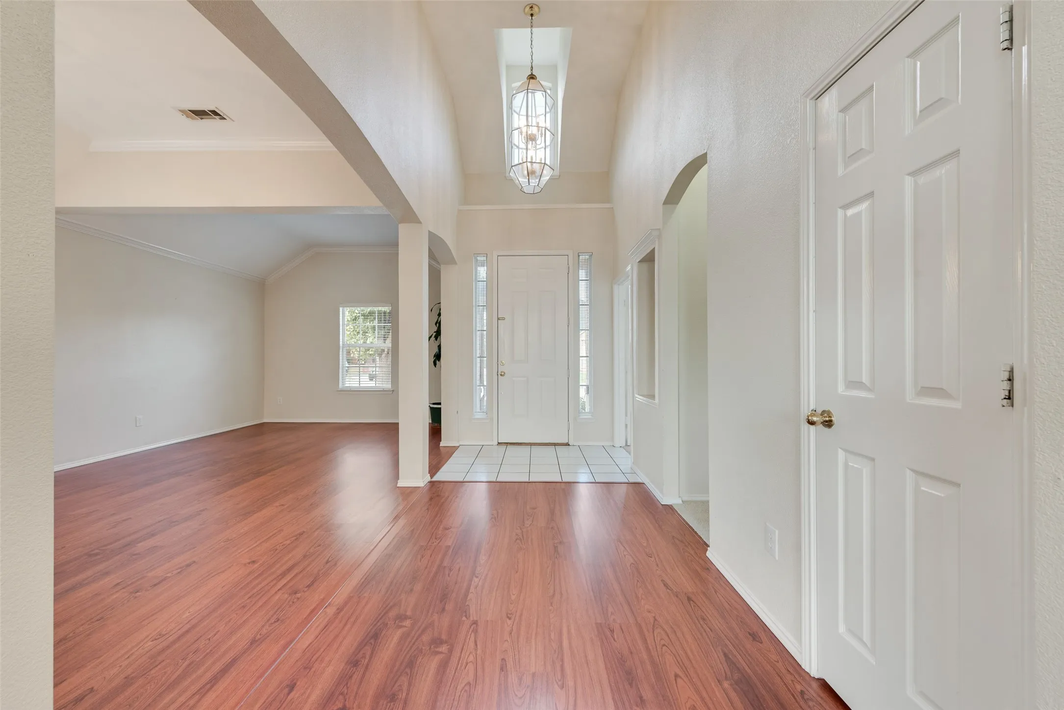 Single Family Residence For Sale in Denton County , 1529 Dimmit Drive, Carrollton, Texas 75010, 4 Bedroom, 2 Bathroom, 2 Garage spaces, 2,114 Sqft, built in 1999, mls#21385092, Real Estate Agent in Carrollton, Homes For Sale in Denton county, Homes For Sale in Carrollton, Realtor in Carrollton Texas, Real Estate Brokerage Independent Realty Texas, Luminita Cordes Realtor