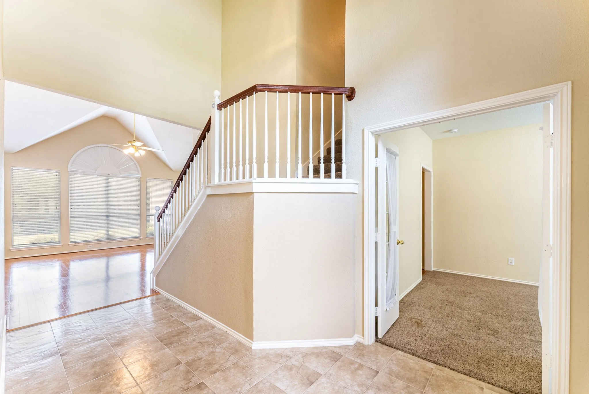 Single Family Residence For Rent in Tarrant County , 922 Creekbend Drive, Keller, Texas 76248, 4 Bedroom, 3 Bathroom, 2 Garage spaces, 2,747 Sqft, built in 1998, mls#21402401, Real Estate Agent in Keller, Homes For Rent in Tarrant county, Homes For Rent in Keller, Realtor in Keller Texas, Real Estate Brokerage Independent Realty Texas, Luminita Cordes Realtor