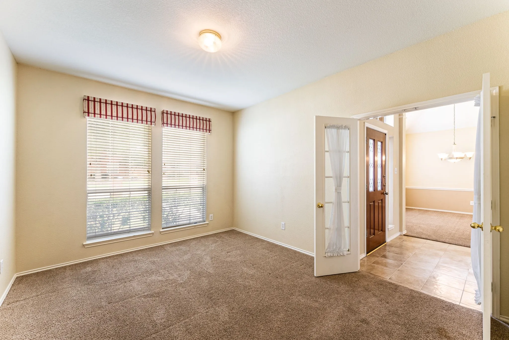 Single Family Residence For Rent in Tarrant County , 922 Creekbend Drive, Keller, Texas 76248, 4 Bedroom, 3 Bathroom, 2 Garage spaces, 2,747 Sqft, built in 1998, mls#21402401, Real Estate Agent in Keller, Homes For Rent in Tarrant county, Homes For Rent in Keller, Realtor in Keller Texas, Real Estate Brokerage Independent Realty Texas, Luminita Cordes Realtor