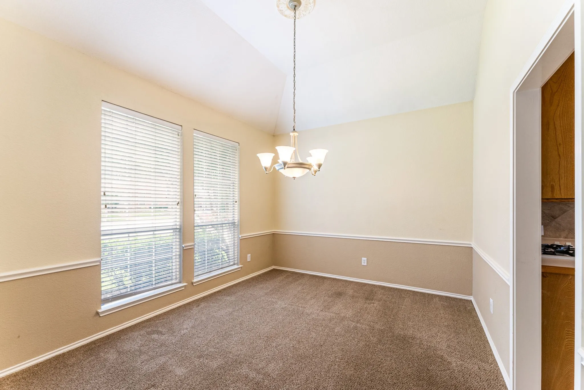 Single Family Residence For Rent in Tarrant County , 922 Creekbend Drive, Keller, Texas 76248, 4 Bedroom, 3 Bathroom, 2 Garage spaces, 2,747 Sqft, built in 1998, mls#21402401, Real Estate Agent in Keller, Homes For Rent in Tarrant county, Homes For Rent in Keller, Realtor in Keller Texas, Real Estate Brokerage Independent Realty Texas, Luminita Cordes Realtor