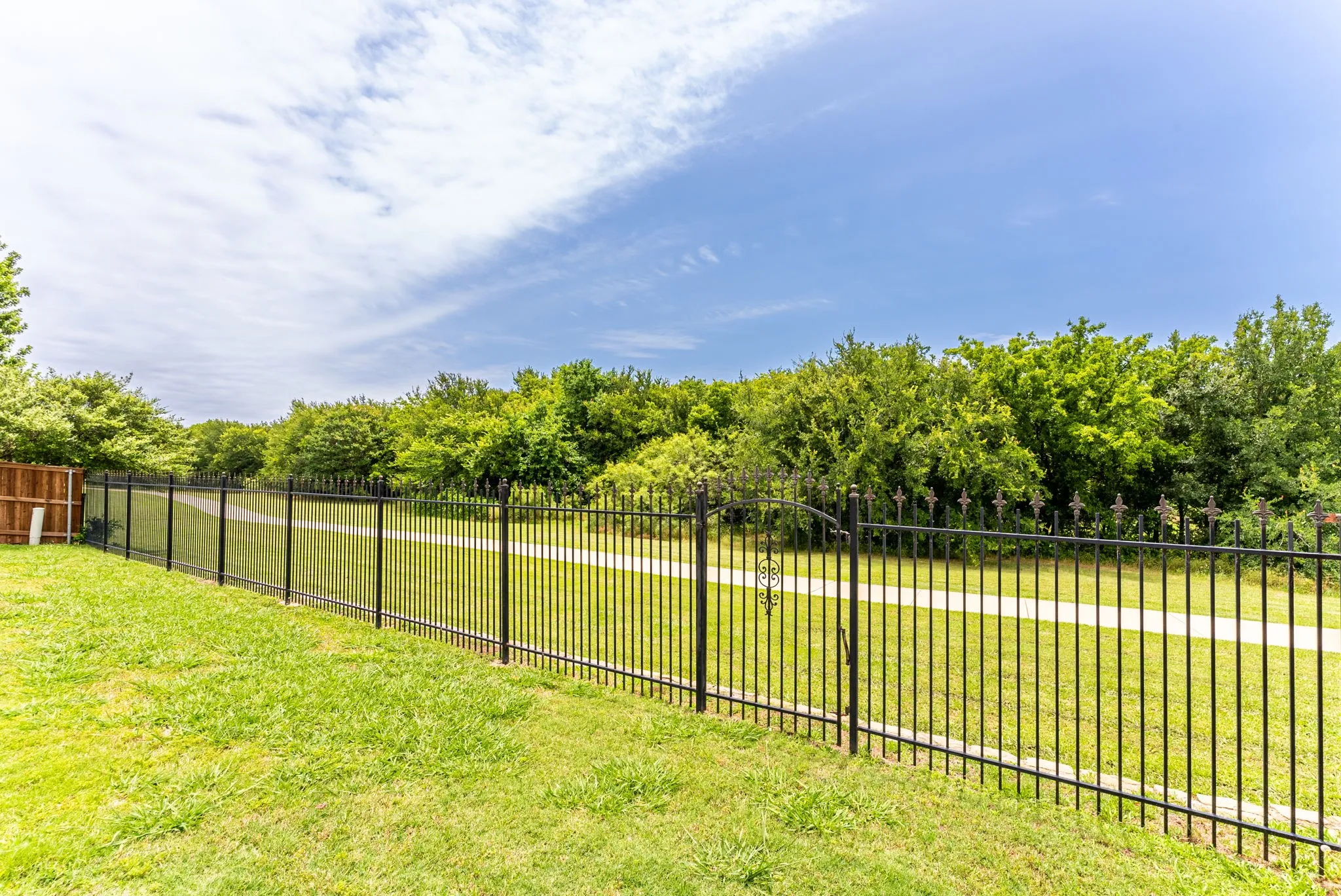 Single Family Residence For Rent in Tarrant County , 922 Creekbend Drive, Keller, Texas 76248, 4 Bedroom, 3 Bathroom, 2 Garage spaces, 2,747 Sqft, built in 1998, mls#21402401, Real Estate Agent in Keller, Homes For Rent in Tarrant county, Homes For Rent in Keller, Realtor in Keller Texas, Real Estate Brokerage Independent Realty Texas, Luminita Cordes Realtor