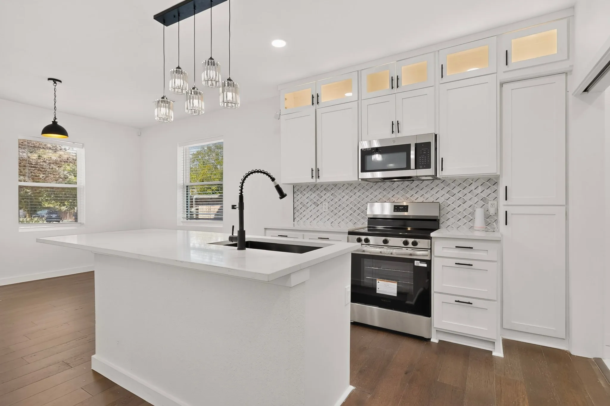 Single Family Residence For Rent in Dallas County , 1100 S Brighton Avenue, Dallas, Texas 75208, 3 Bedroom, 2 Bathroom, Garage spaces, 1,344 Sqft, built in 1925, mls#21402405, Real Estate Agent in Dallas, Homes For Rent in Dallas county, Homes For Rent in Dallas, Realtor in Dallas Texas, Real Estate Brokerage Independent Realty Texas, Luminita Cordes Realtor
