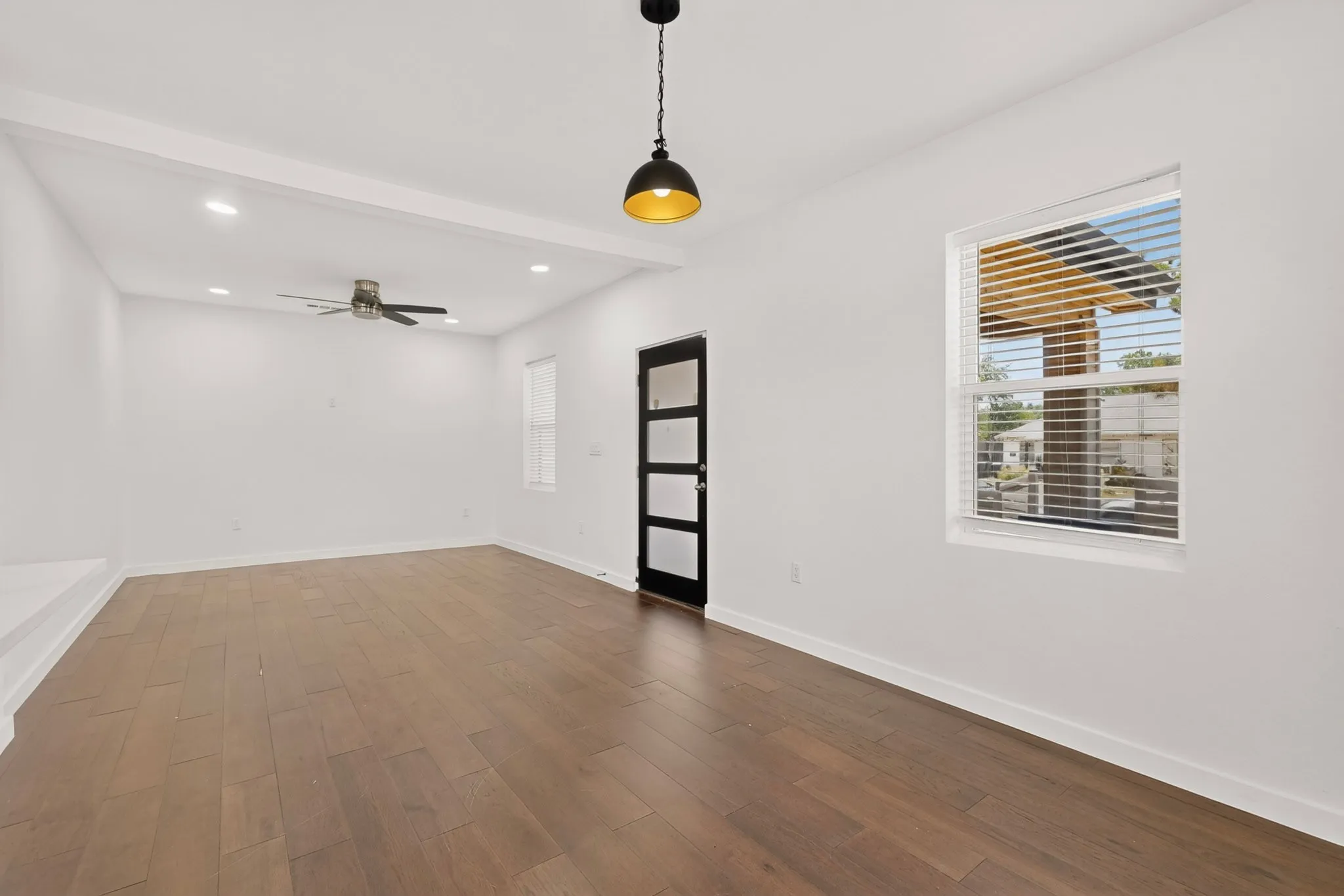 Single Family Residence For Rent in Dallas County , 1100 S Brighton Avenue, Dallas, Texas 75208, 3 Bedroom, 2 Bathroom, Garage spaces, 1,344 Sqft, built in 1925, mls#21402405, Real Estate Agent in Dallas, Homes For Rent in Dallas county, Homes For Rent in Dallas, Realtor in Dallas Texas, Real Estate Brokerage Independent Realty Texas, Luminita Cordes Realtor