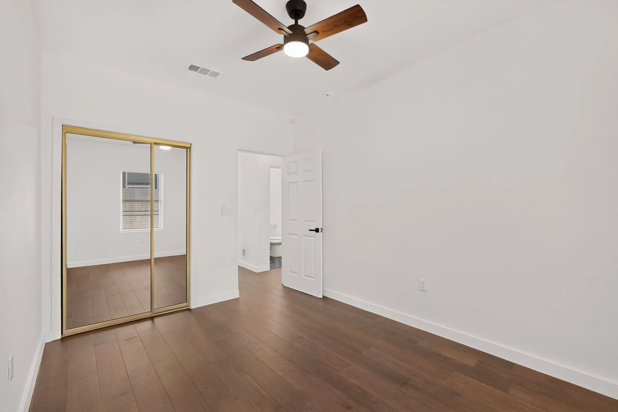 Single Family Residence For Rent in Dallas County , 1100 S Brighton Avenue, Dallas, Texas 75208, 3 Bedroom, 2 Bathroom, Garage spaces, 1,344 Sqft, built in 1925, mls#21402405, Real Estate Agent in Dallas, Homes For Rent in Dallas county, Homes For Rent in Dallas, Realtor in Dallas Texas, Real Estate Brokerage Independent Realty Texas, Luminita Cordes Realtor