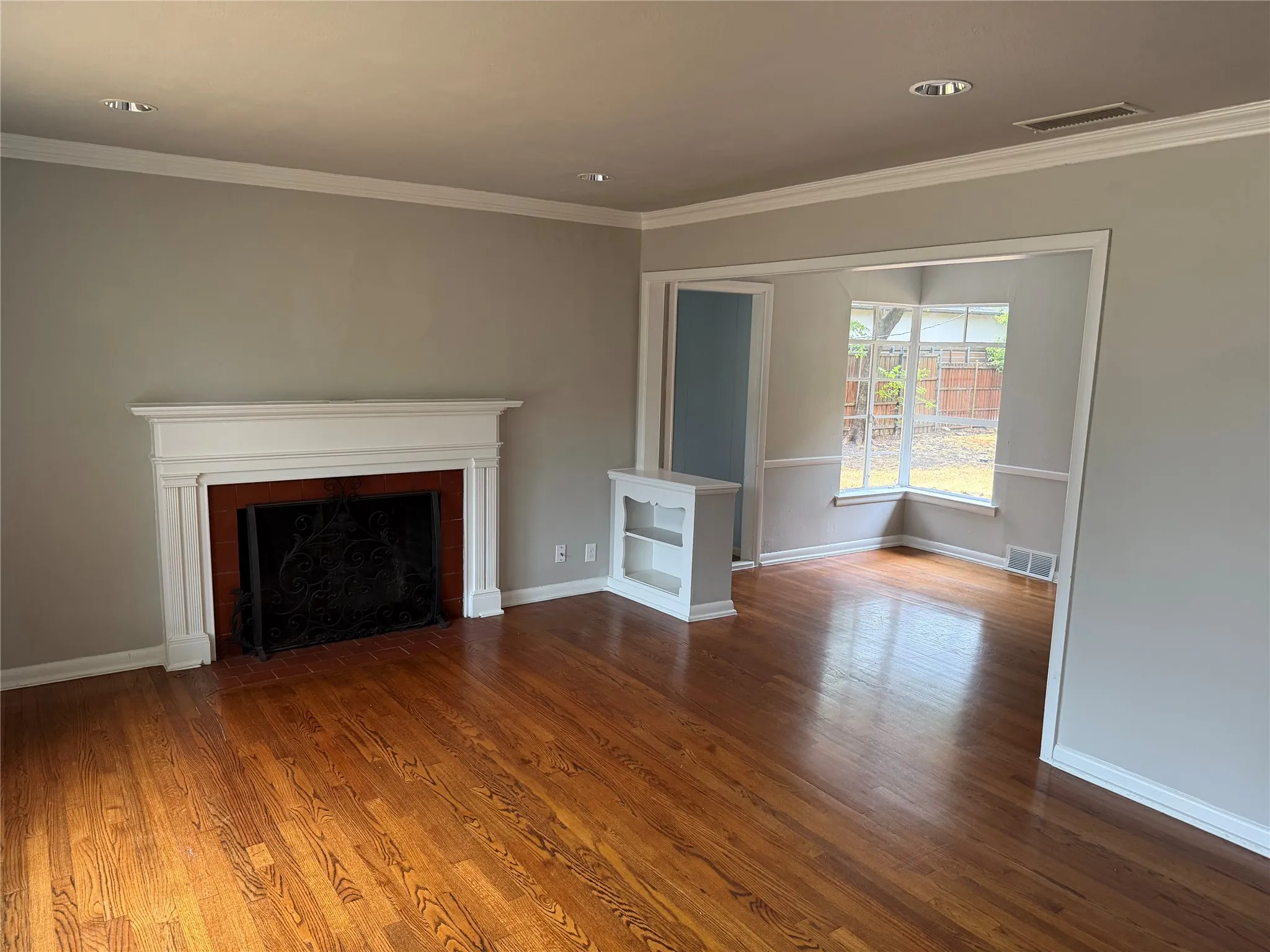 Single Family Residence For Rent in Dallas County , 6239 Walnut Hill Lane, Dallas, Texas 75230, 3 Bedroom, 2 Bathroom, 2 Garage spaces, 1,504 Sqft, built in 1949, mls#21402394, Real Estate Agent in Dallas, Homes For Rent in Dallas county, Homes For Rent in Dallas, Realtor in Dallas Texas, Real Estate Brokerage Independent Realty Texas, Luminita Cordes Realtor