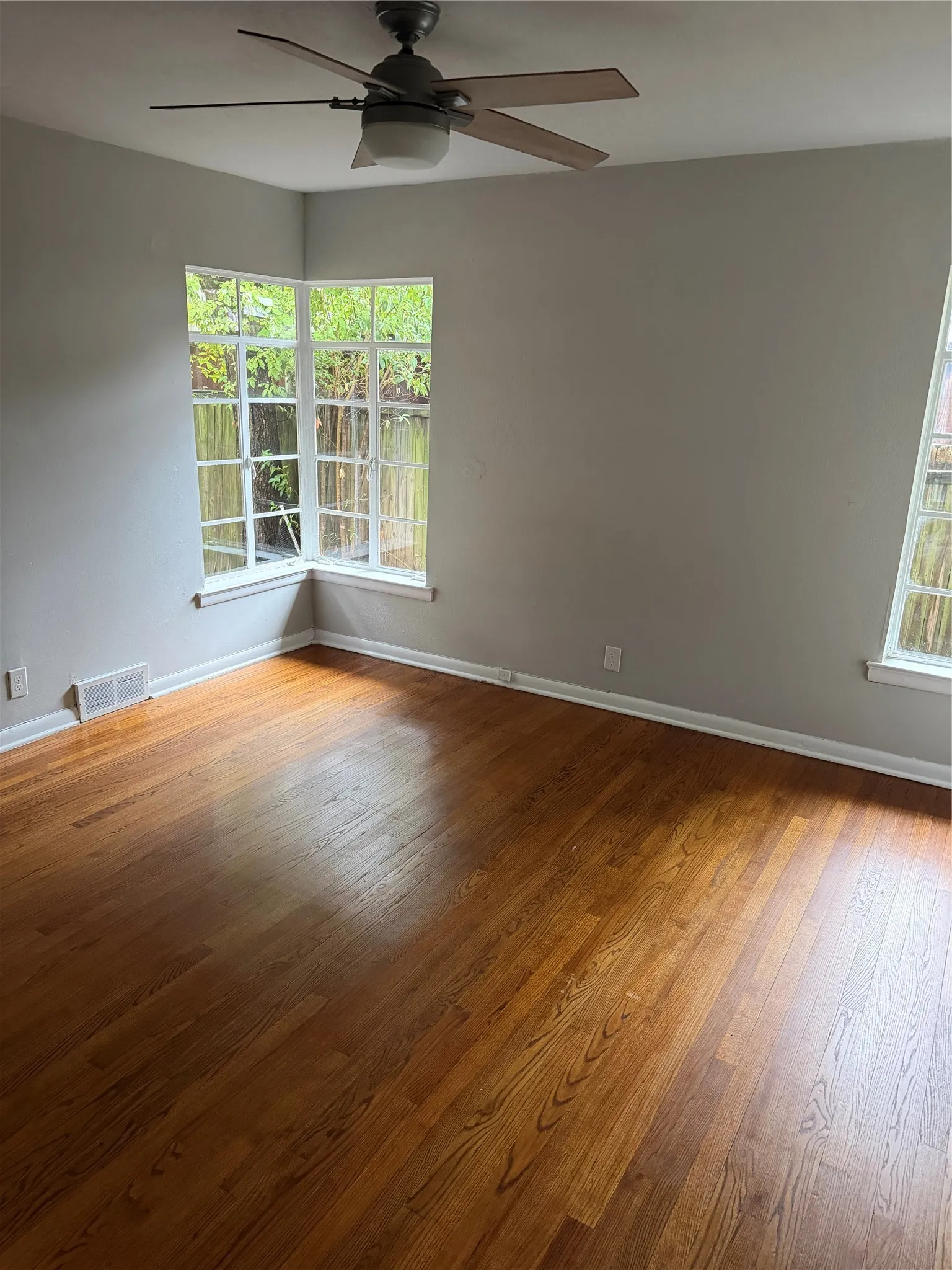 Single Family Residence For Rent in Dallas County , 6239 Walnut Hill Lane, Dallas, Texas 75230, 3 Bedroom, 2 Bathroom, 2 Garage spaces, 1,504 Sqft, built in 1949, mls#21402394, Real Estate Agent in Dallas, Homes For Rent in Dallas county, Homes For Rent in Dallas, Realtor in Dallas Texas, Real Estate Brokerage Independent Realty Texas, Luminita Cordes Realtor