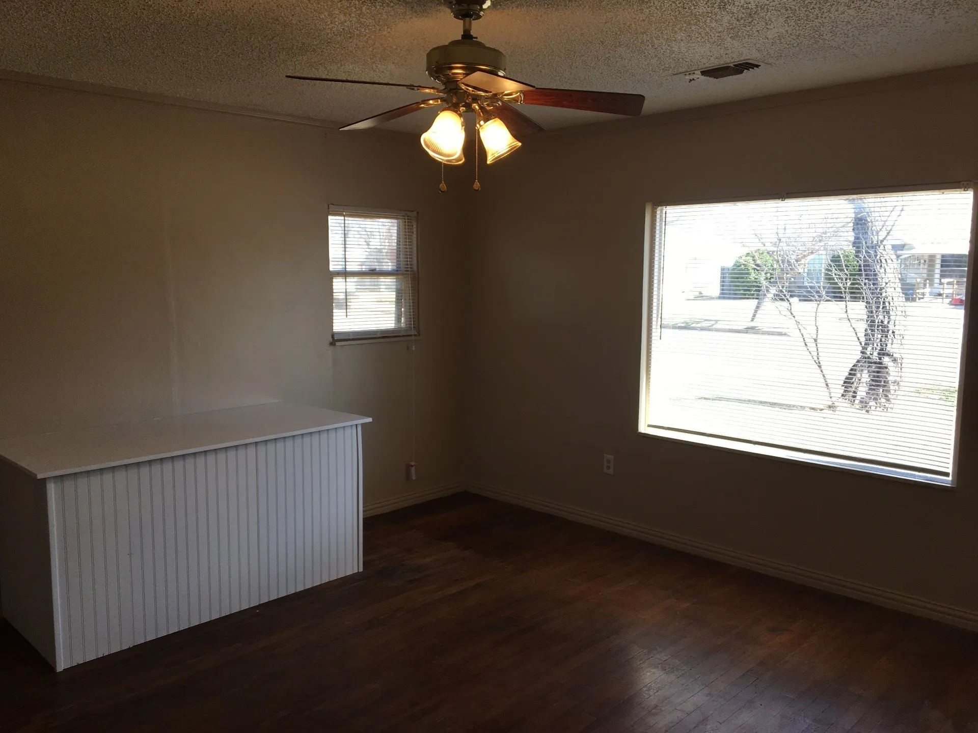 Single Family Residence For Rent in Taylor County , 1850 Chestnut Street, Abilene, Texas 79602, 2 Bedroom, 1 Bathroom, Garage spaces, 1,254 Sqft, built in 1928, mls#21402408, Real Estate Agent in Abilene, Homes For Rent in Taylor county, Homes For Rent in Abilene, Realtor in Abilene Texas, Real Estate Brokerage Independent Realty Texas, Luminita Cordes Realtor