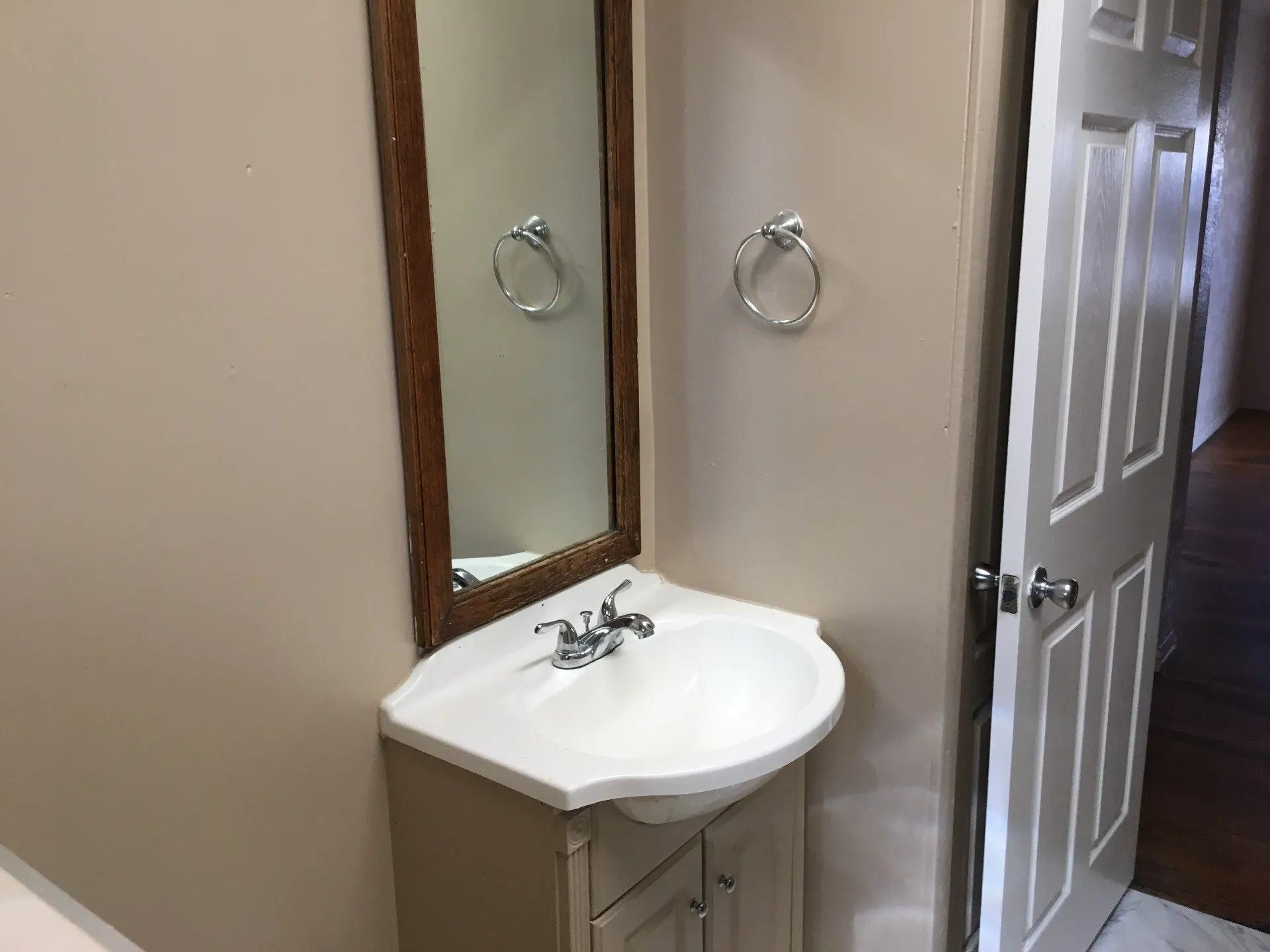 Single Family Residence For Rent in Taylor County , 1850 Chestnut Street, Abilene, Texas 79602, 2 Bedroom, 1 Bathroom, Garage spaces, 1,254 Sqft, built in 1928, mls#21402408, Real Estate Agent in Abilene, Homes For Rent in Taylor county, Homes For Rent in Abilene, Realtor in Abilene Texas, Real Estate Brokerage Independent Realty Texas, Luminita Cordes Realtor