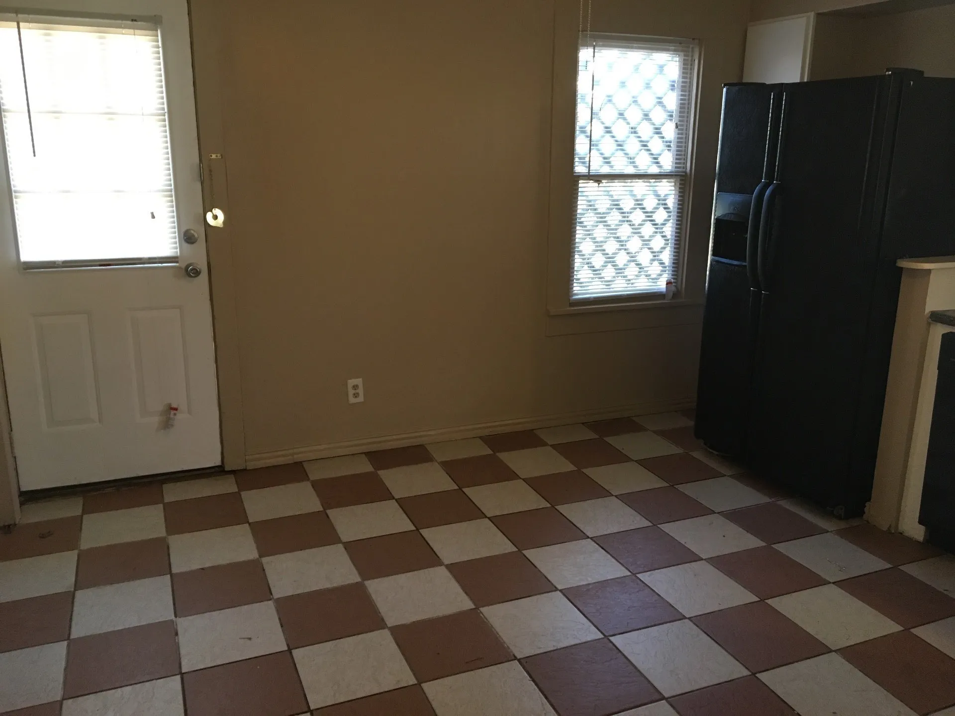 Single Family Residence For Rent in Taylor County , 1850 Chestnut Street, Abilene, Texas 79602, 2 Bedroom, 1 Bathroom, Garage spaces, 1,254 Sqft, built in 1928, mls#21402408, Real Estate Agent in Abilene, Homes For Rent in Taylor county, Homes For Rent in Abilene, Realtor in Abilene Texas, Real Estate Brokerage Independent Realty Texas, Luminita Cordes Realtor