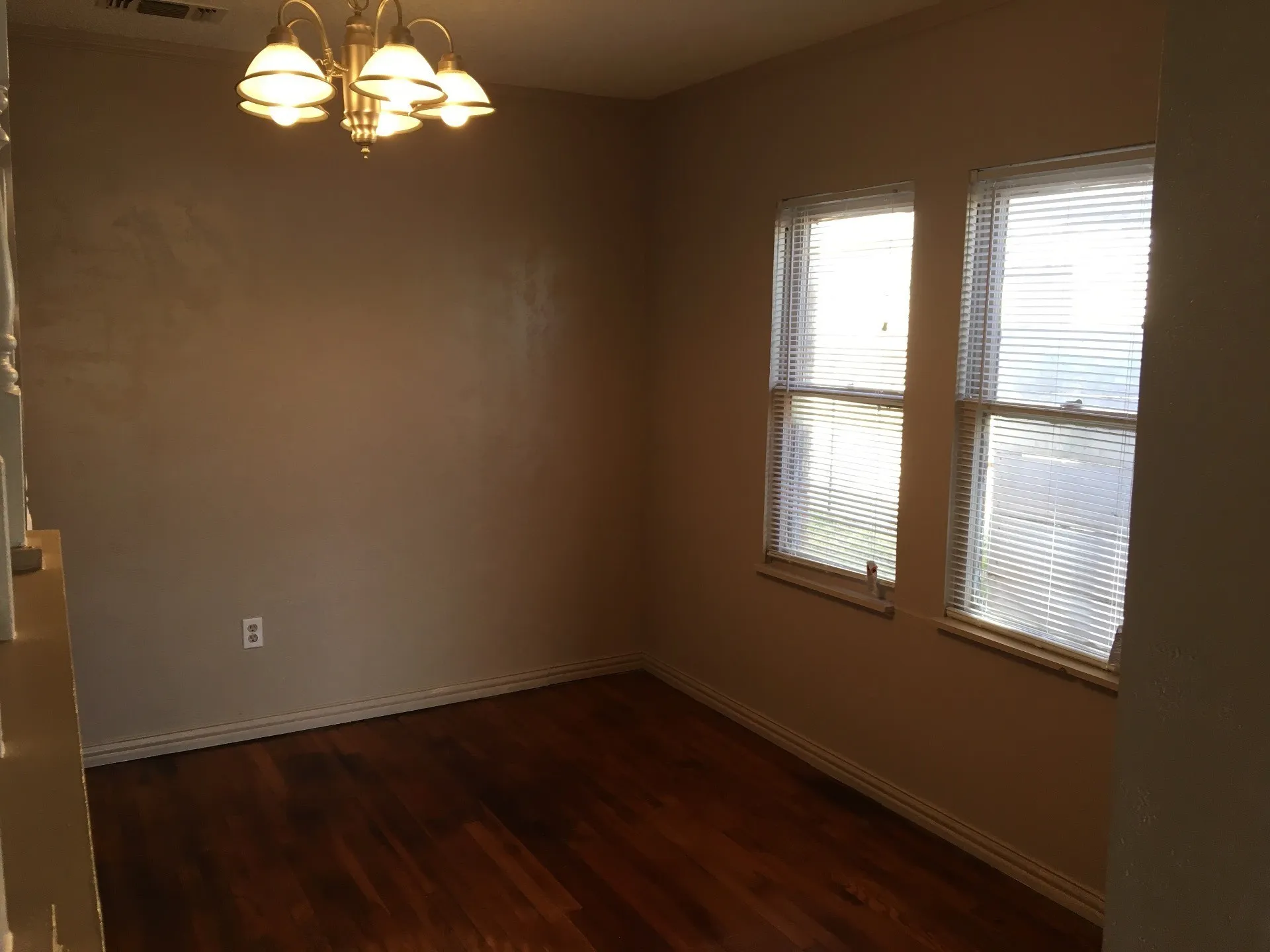 Single Family Residence For Rent in Taylor County , 1850 Chestnut Street, Abilene, Texas 79602, 2 Bedroom, 1 Bathroom, Garage spaces, 1,254 Sqft, built in 1928, mls#21402408, Real Estate Agent in Abilene, Homes For Rent in Taylor county, Homes For Rent in Abilene, Realtor in Abilene Texas, Real Estate Brokerage Independent Realty Texas, Luminita Cordes Realtor