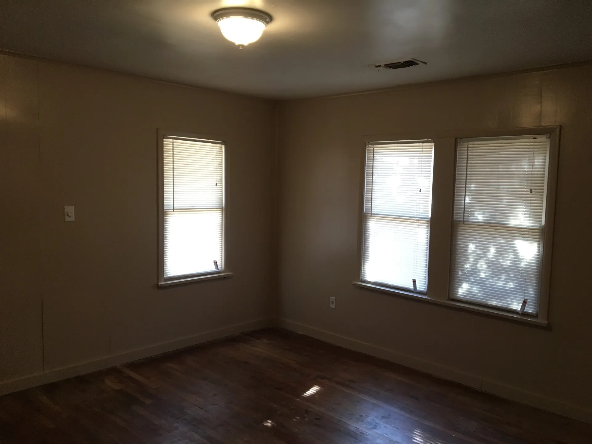 Single Family Residence For Rent in Taylor County , 1850 Chestnut Street, Abilene, Texas 79602, 2 Bedroom, 1 Bathroom, Garage spaces, 1,254 Sqft, built in 1928, mls#21402408, Real Estate Agent in Abilene, Homes For Rent in Taylor county, Homes For Rent in Abilene, Realtor in Abilene Texas, Real Estate Brokerage Independent Realty Texas, Luminita Cordes Realtor
