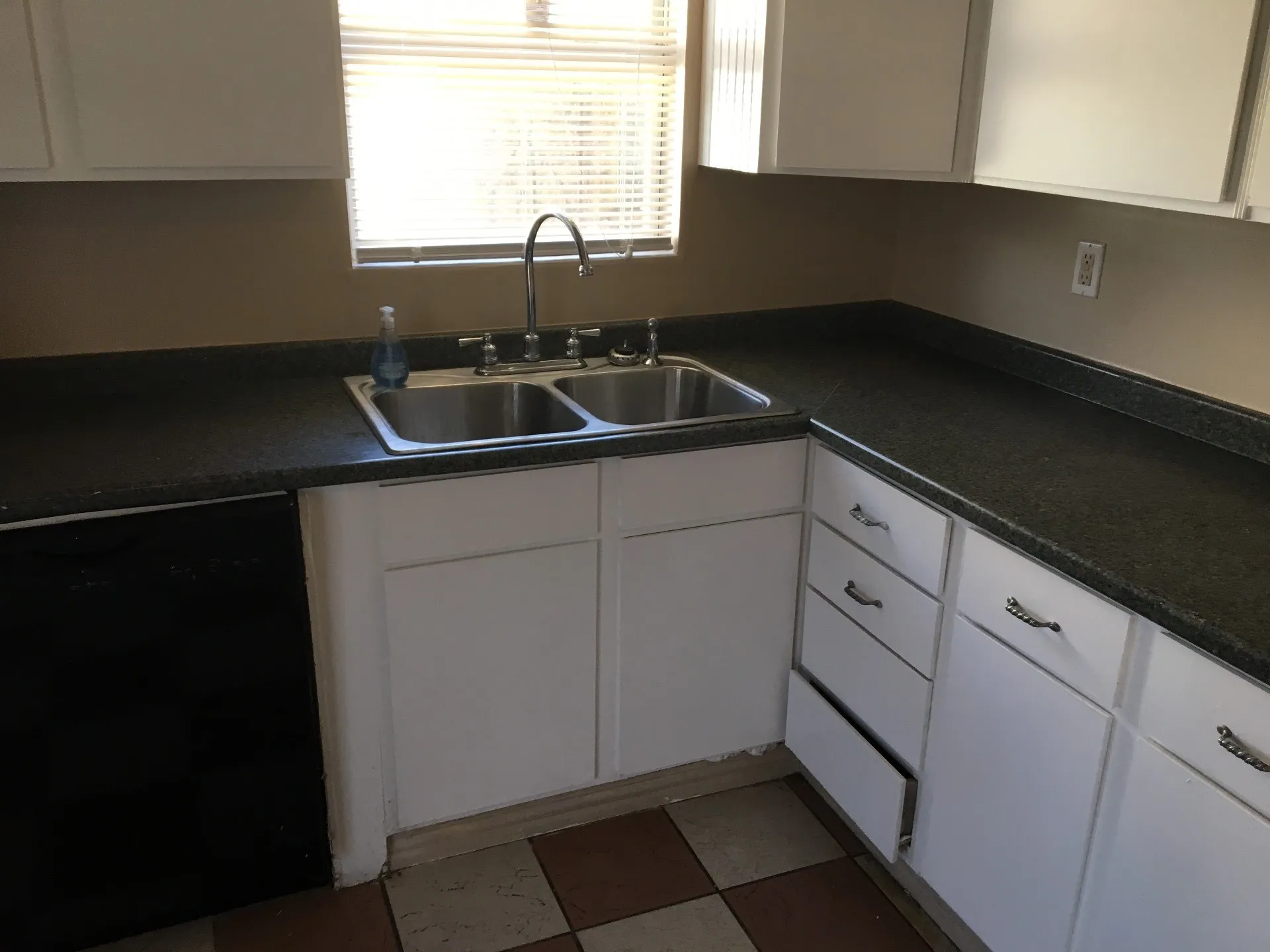 Single Family Residence For Rent in Taylor County , 1850 Chestnut Street, Abilene, Texas 79602, 2 Bedroom, 1 Bathroom, Garage spaces, 1,254 Sqft, built in 1928, mls#21402408, Real Estate Agent in Abilene, Homes For Rent in Taylor county, Homes For Rent in Abilene, Realtor in Abilene Texas, Real Estate Brokerage Independent Realty Texas, Luminita Cordes Realtor