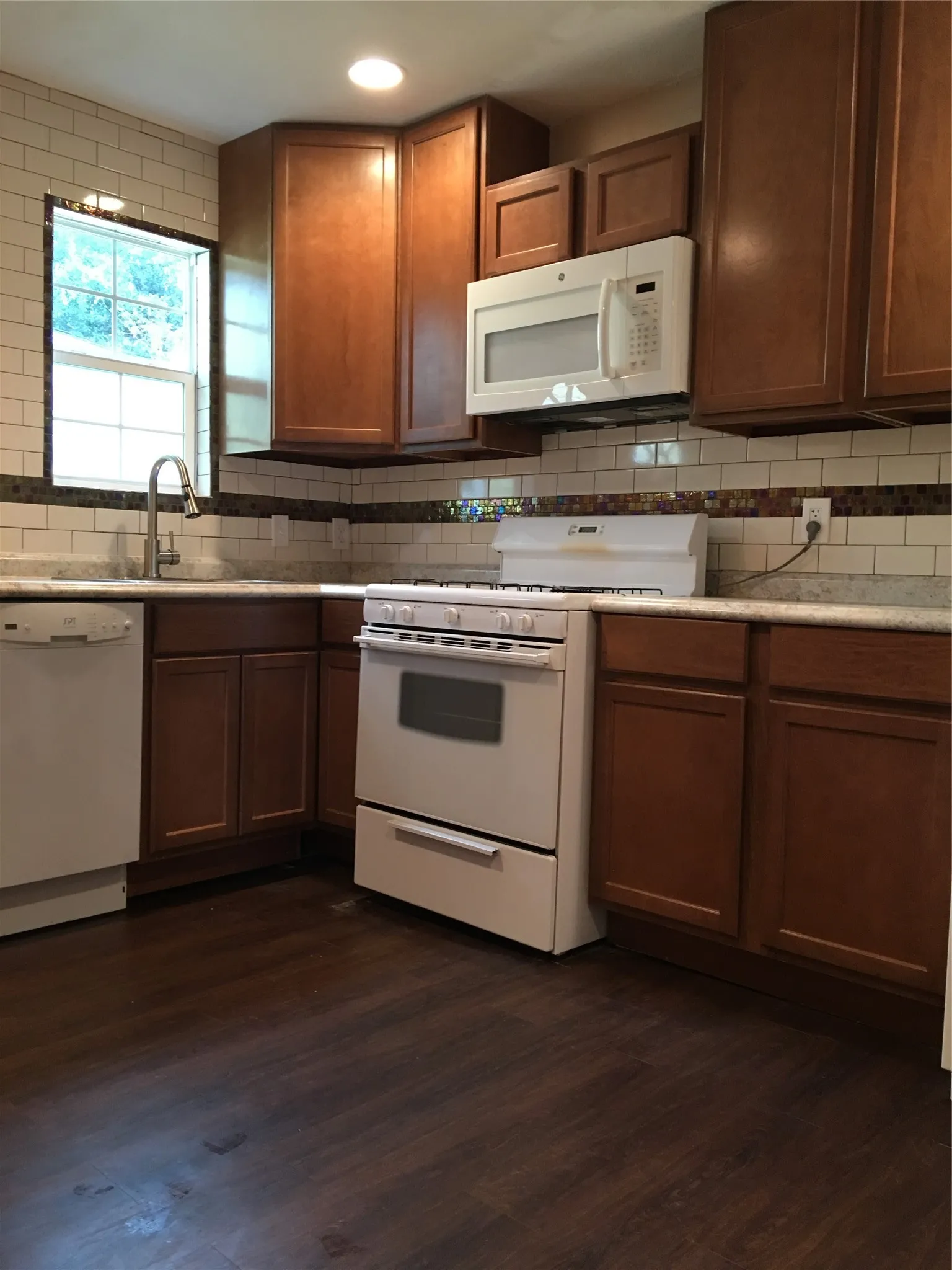 Apartment For Rent in Rockwall County , 509 S Fannin Street, Rockwall, Texas 75087, 1 Bedroom, 1 Bathroom, Garage spaces, 1,000 Sqft, built in 1975, mls#21402411, Real Estate Agent in Rockwall, Homes For Rent in Rockwall county, Homes For Rent in Rockwall, Realtor in Rockwall Texas, Real Estate Brokerage Independent Realty Texas, Luminita Cordes Realtor