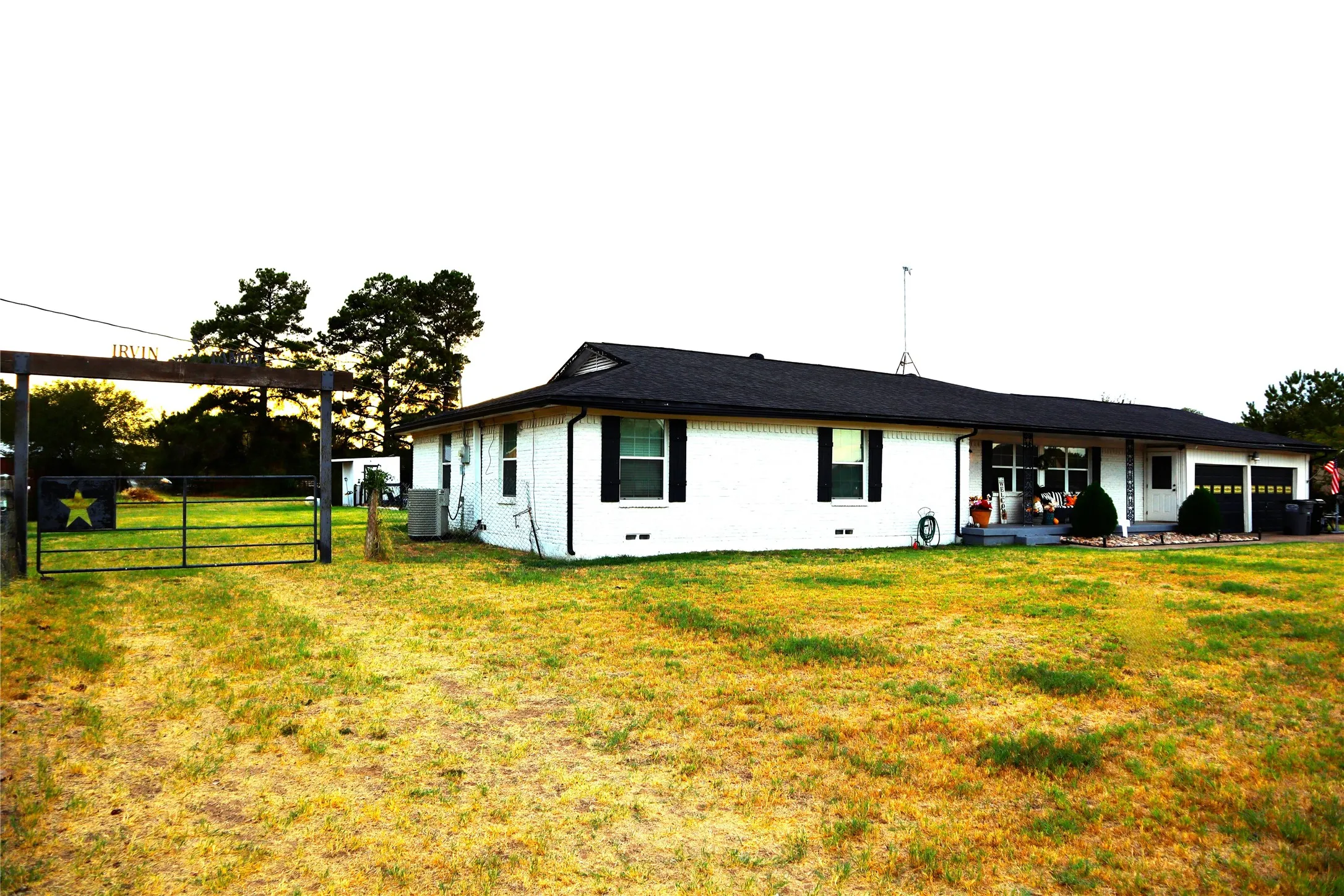 Single Family Residence For Sale in Kaufman County , 560 Harlan Road, Combine, Texas 75159, 3 Bedroom, 2 Bathroom, Garage spaces, 2,320 Sqft, built in 1954, mls#21402415, Real Estate Agent in Combine, Homes For Sale in Kaufman county, Homes For Sale in Combine, Realtor in Combine Texas, Real Estate Brokerage Independent Realty Texas, Luminita Cordes Realtor
