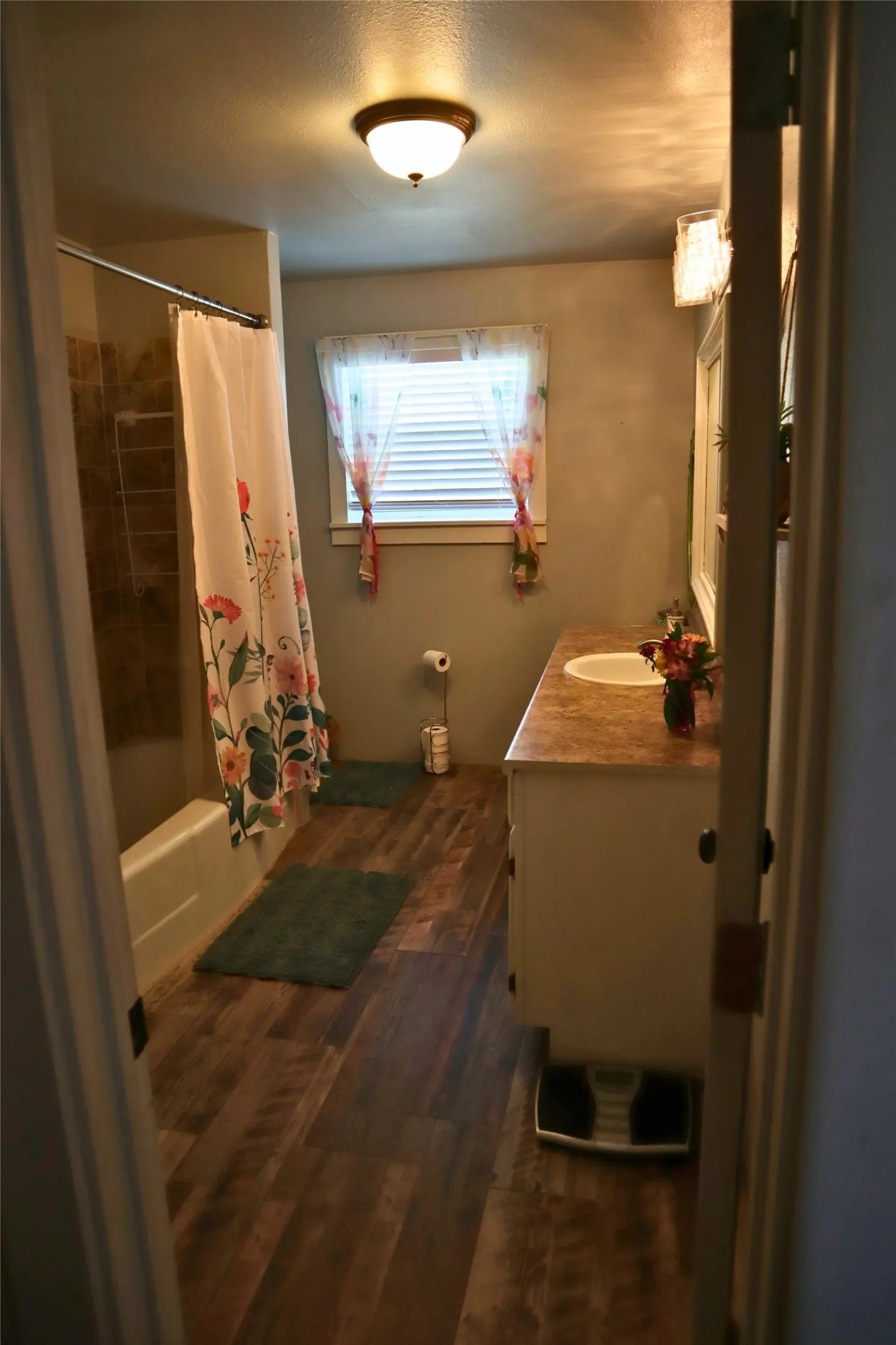 Single Family Residence For Sale in Kaufman County , 560 Harlan Road, Combine, Texas 75159, 3 Bedroom, 2 Bathroom, Garage spaces, 2,320 Sqft, built in 1954, mls#21402415, Real Estate Agent in Combine, Homes For Sale in Kaufman county, Homes For Sale in Combine, Realtor in Combine Texas, Real Estate Brokerage Independent Realty Texas, Luminita Cordes Realtor