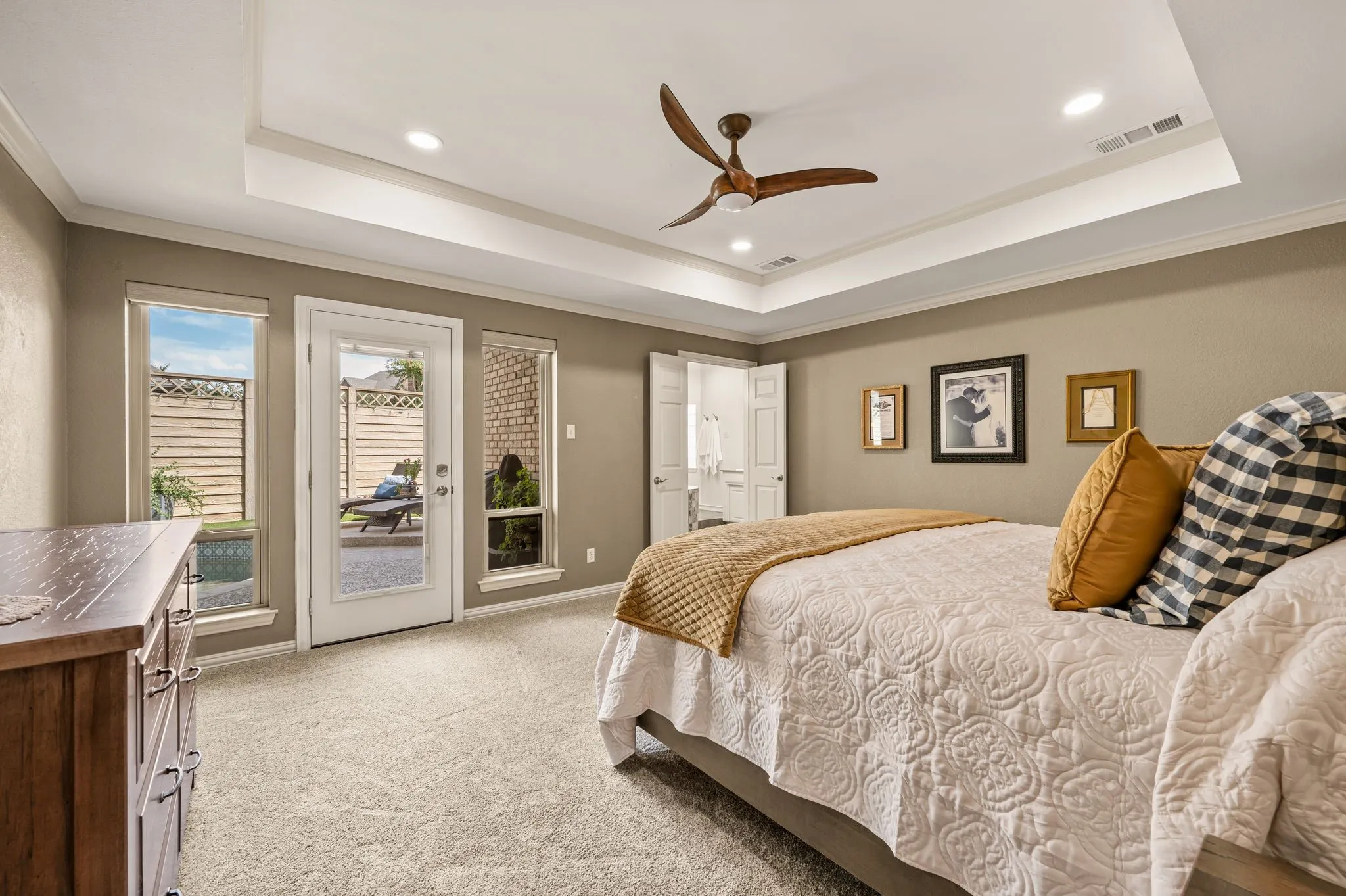 Single Family Residence For Sale in Tarrant County , 2736 Woodbridge Drive, Hurst, Texas 76054, 4 Bedroom, 3 Bathroom, 2 Garage spaces, 2,715 Sqft, built in 1988, mls#21401042, Real Estate Agent in Hurst, Homes For Sale in Tarrant county, Homes For Sale in Hurst, Realtor in Hurst Texas, Real Estate Brokerage Independent Realty Texas, Luminita Cordes Realtor