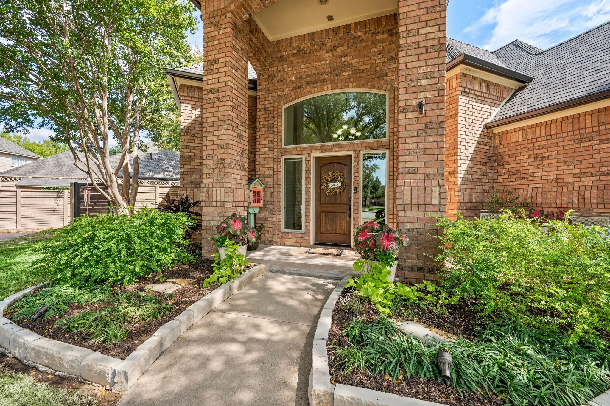 Single Family Residence For Sale in Tarrant County , 2736 Woodbridge Drive, Hurst, Texas 76054, 4 Bedroom, 3 Bathroom, 2 Garage spaces, 2,715 Sqft, built in 1988, mls#21401042, Real Estate Agent in Hurst, Homes For Sale in Tarrant county, Homes For Sale in Hurst, Realtor in Hurst Texas, Real Estate Brokerage Independent Realty Texas, Luminita Cordes Realtor