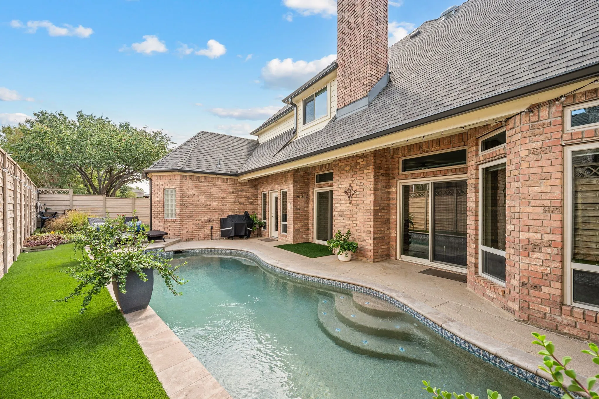 Single Family Residence For Sale in Tarrant County , 2736 Woodbridge Drive, Hurst, Texas 76054, 4 Bedroom, 3 Bathroom, 2 Garage spaces, 2,715 Sqft, built in 1988, mls#21401042, Real Estate Agent in Hurst, Homes For Sale in Tarrant county, Homes For Sale in Hurst, Realtor in Hurst Texas, Real Estate Brokerage Independent Realty Texas, Luminita Cordes Realtor