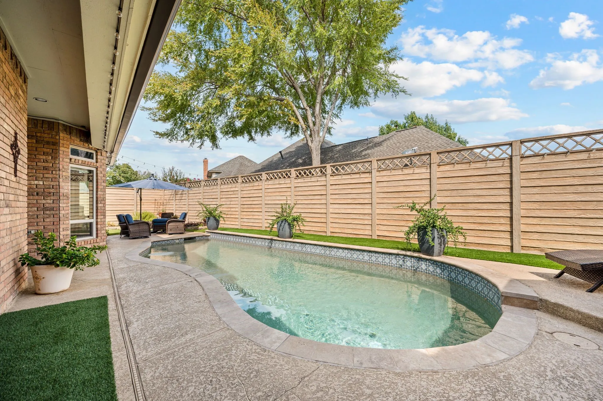 Single Family Residence For Sale in Tarrant County , 2736 Woodbridge Drive, Hurst, Texas 76054, 4 Bedroom, 3 Bathroom, 2 Garage spaces, 2,715 Sqft, built in 1988, mls#21401042, Real Estate Agent in Hurst, Homes For Sale in Tarrant county, Homes For Sale in Hurst, Realtor in Hurst Texas, Real Estate Brokerage Independent Realty Texas, Luminita Cordes Realtor