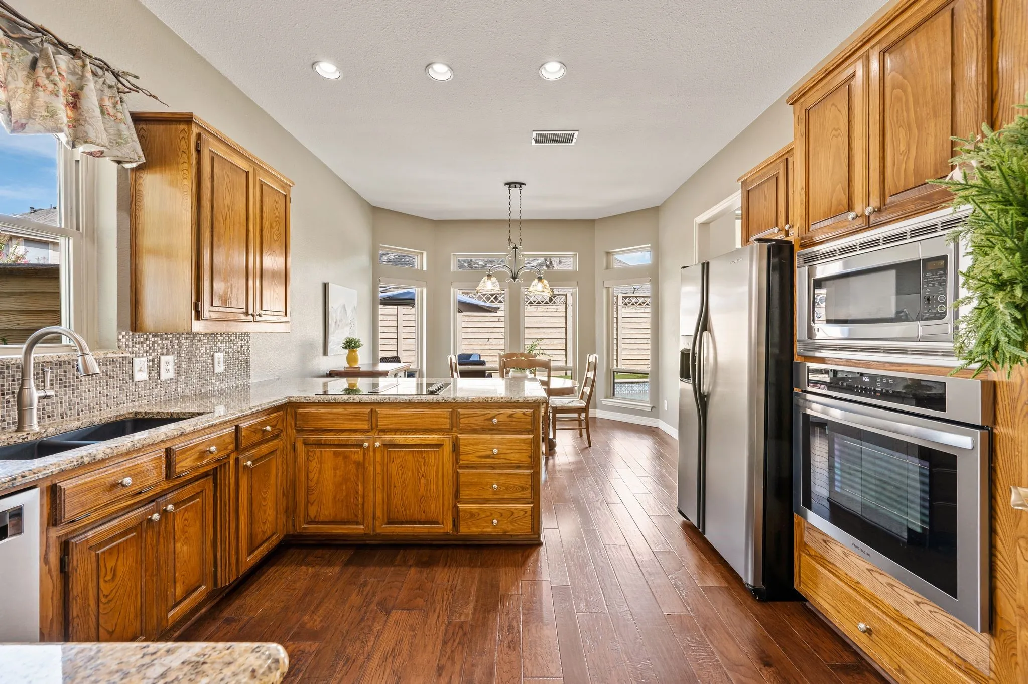 Single Family Residence For Sale in Tarrant County , 2736 Woodbridge Drive, Hurst, Texas 76054, 4 Bedroom, 3 Bathroom, 2 Garage spaces, 2,715 Sqft, built in 1988, mls#21401042, Real Estate Agent in Hurst, Homes For Sale in Tarrant county, Homes For Sale in Hurst, Realtor in Hurst Texas, Real Estate Brokerage Independent Realty Texas, Luminita Cordes Realtor