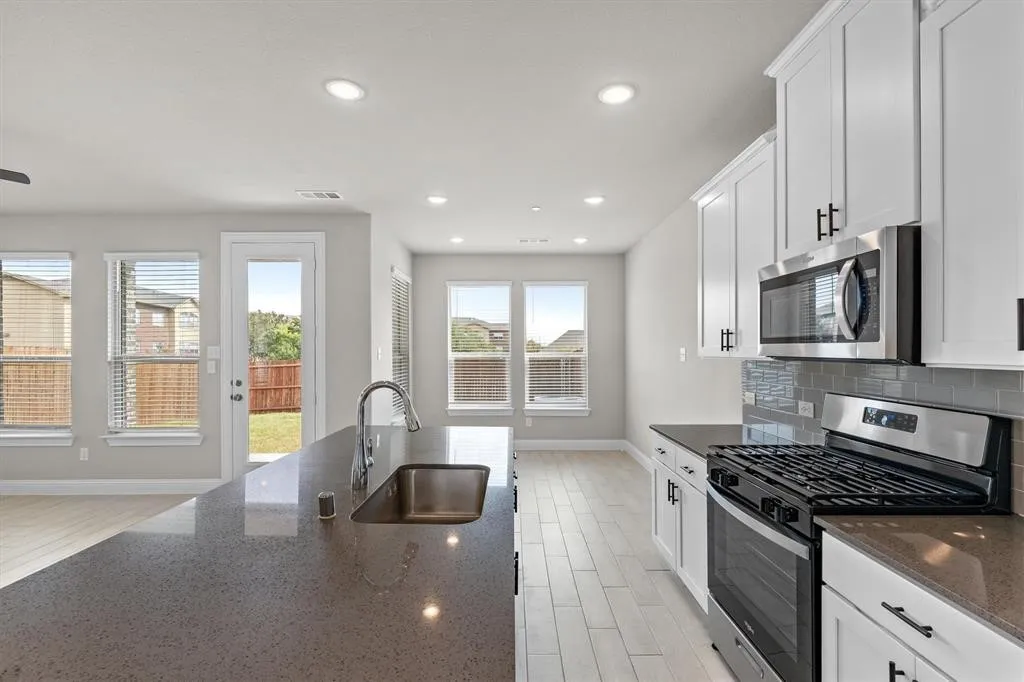 Townhouse For Rent in Denton County , 593 Hutchinson Lane, Lewisville, Texas 75077, 3 Bedroom, 3 Bathroom, 2 Garage spaces, 2,015 Sqft, built in 2023, mls#21392400, Real Estate Agent in Lewisville, Homes For Rent in Denton county, Homes For Rent in Lewisville, Realtor in Lewisville Texas, Real Estate Brokerage Independent Realty Texas, Luminita Cordes Realtor