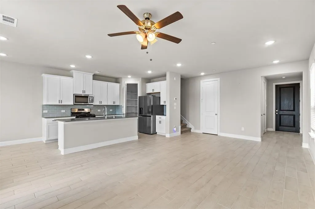 Townhouse For Rent in Denton County , 593 Hutchinson Lane, Lewisville, Texas 75077, 3 Bedroom, 3 Bathroom, 2 Garage spaces, 2,015 Sqft, built in 2023, mls#21392400, Real Estate Agent in Lewisville, Homes For Rent in Denton county, Homes For Rent in Lewisville, Realtor in Lewisville Texas, Real Estate Brokerage Independent Realty Texas, Luminita Cordes Realtor