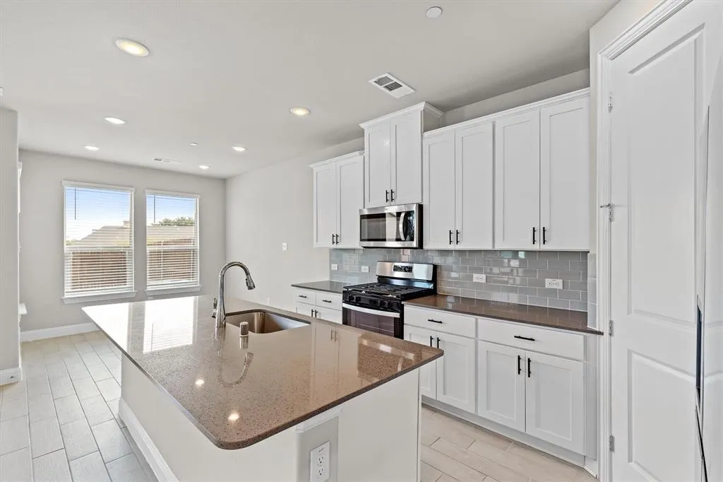 Townhouse For Rent in Denton County , 593 Hutchinson Lane, Lewisville, Texas 75077, 3 Bedroom, 3 Bathroom, 2 Garage spaces, 2,015 Sqft, built in 2023, mls#21392400, Real Estate Agent in Lewisville, Homes For Rent in Denton county, Homes For Rent in Lewisville, Realtor in Lewisville Texas, Real Estate Brokerage Independent Realty Texas, Luminita Cordes Realtor