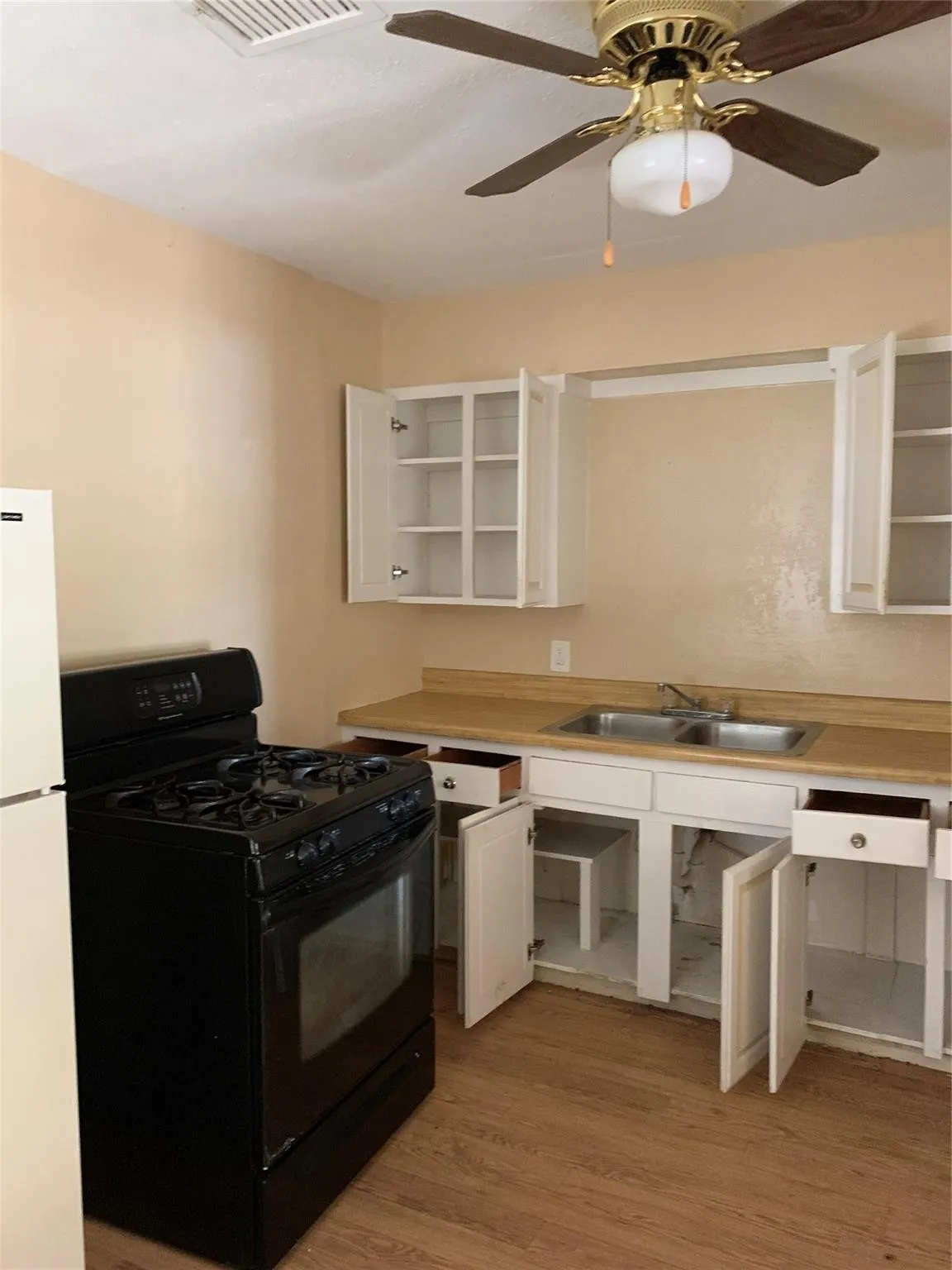Duplex For Rent in Taylor County , 1457 Peach Street, Abilene, Texas 79602, 1 Bedroom, 1 Bathroom, Garage spaces, 700 Sqft, built in 1928, mls#21402421, Real Estate Agent in Abilene, Homes For Rent in Taylor county, Homes For Rent in Abilene, Realtor in Abilene Texas, Real Estate Brokerage Independent Realty Texas, Luminita Cordes Realtor