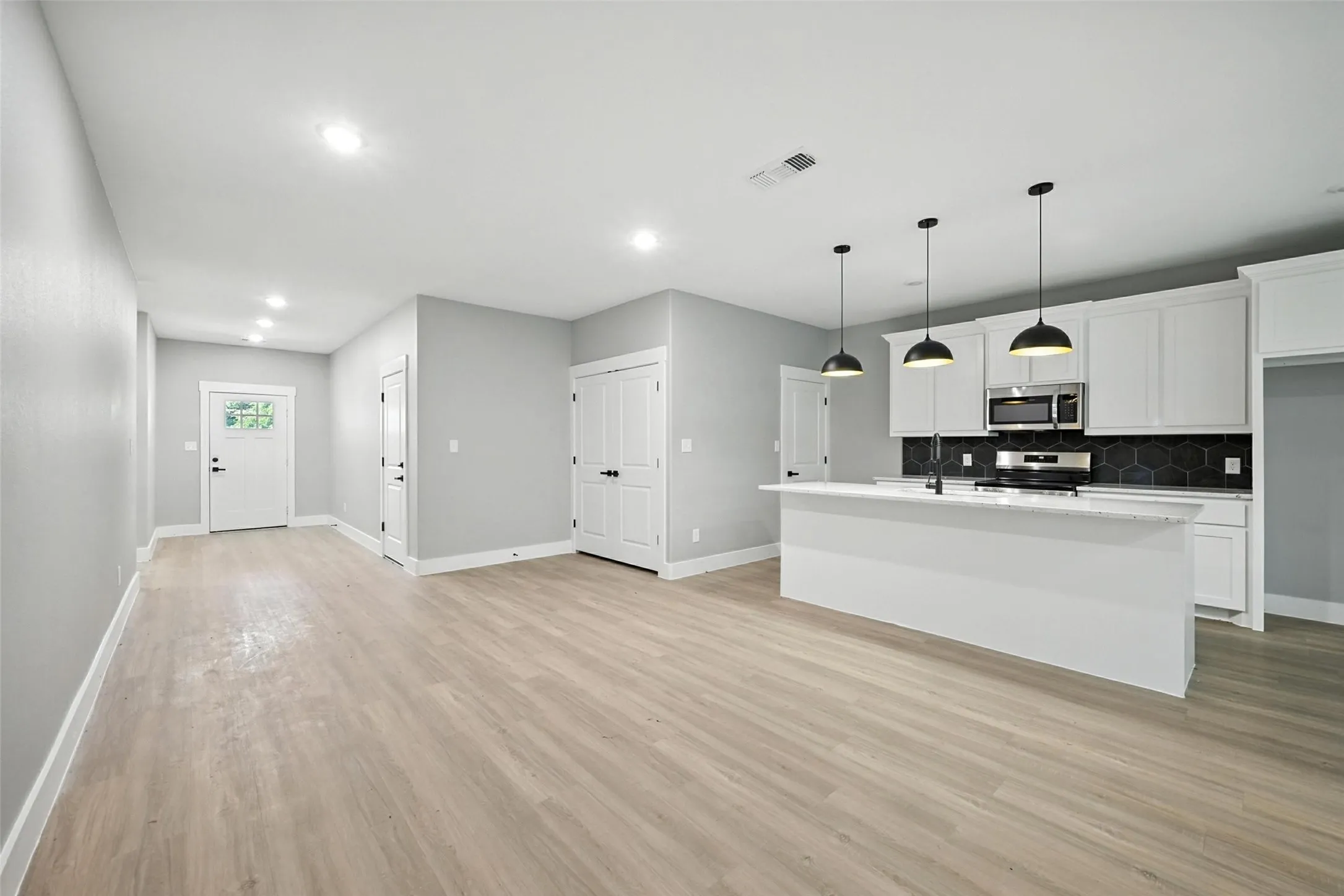 Single Family Residence For Rent in Grayson County , 1331 W Crawford Street, Denison, Texas 75020, 3 Bedroom, 2 Bathroom, 2 Garage spaces, 1,514 Sqft, built in 2025, mls#21402434, Real Estate Agent in Denison, Homes For Rent in Grayson county, Homes For Rent in Denison, Realtor in Denison Texas, Real Estate Brokerage Independent Realty Texas, Luminita Cordes Realtor