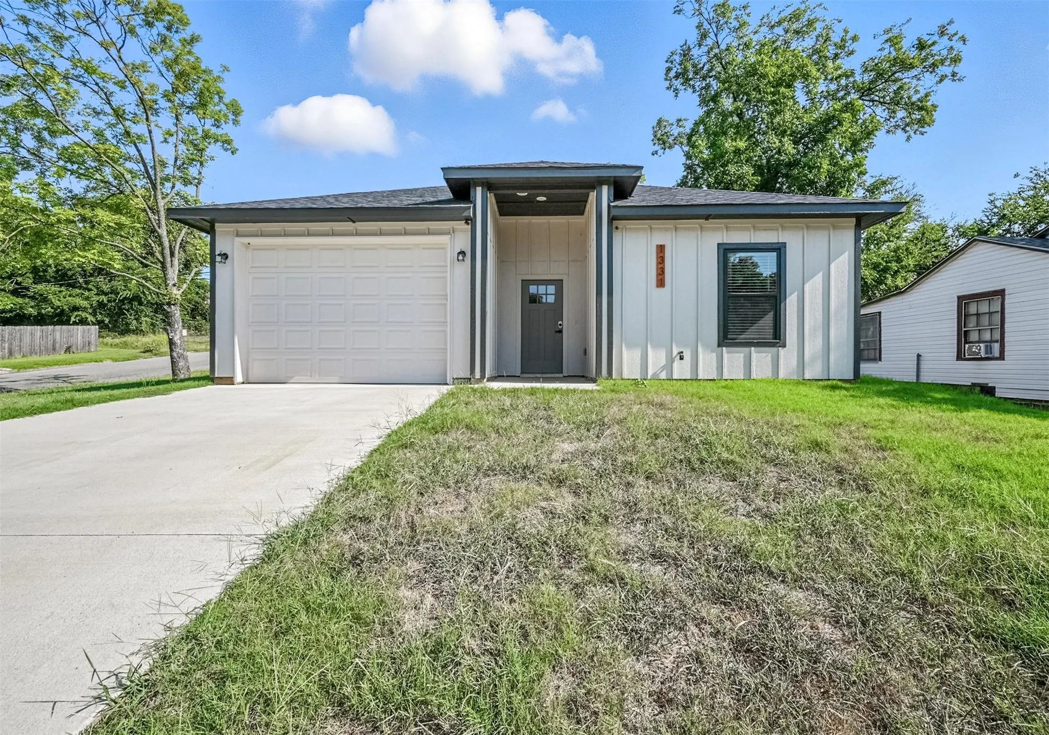 Single Family Residence For Rent in Grayson County , 1331 W Crawford Street, Denison, Texas 75020, 3 Bedroom, 2 Bathroom, 2 Garage spaces, 1,514 Sqft, built in 2025, mls#21402434, Real Estate Agent in Denison, Homes For Rent in Grayson county, Homes For Rent in Denison, Realtor in Denison Texas, Real Estate Brokerage Independent Realty Texas, Luminita Cordes Realtor