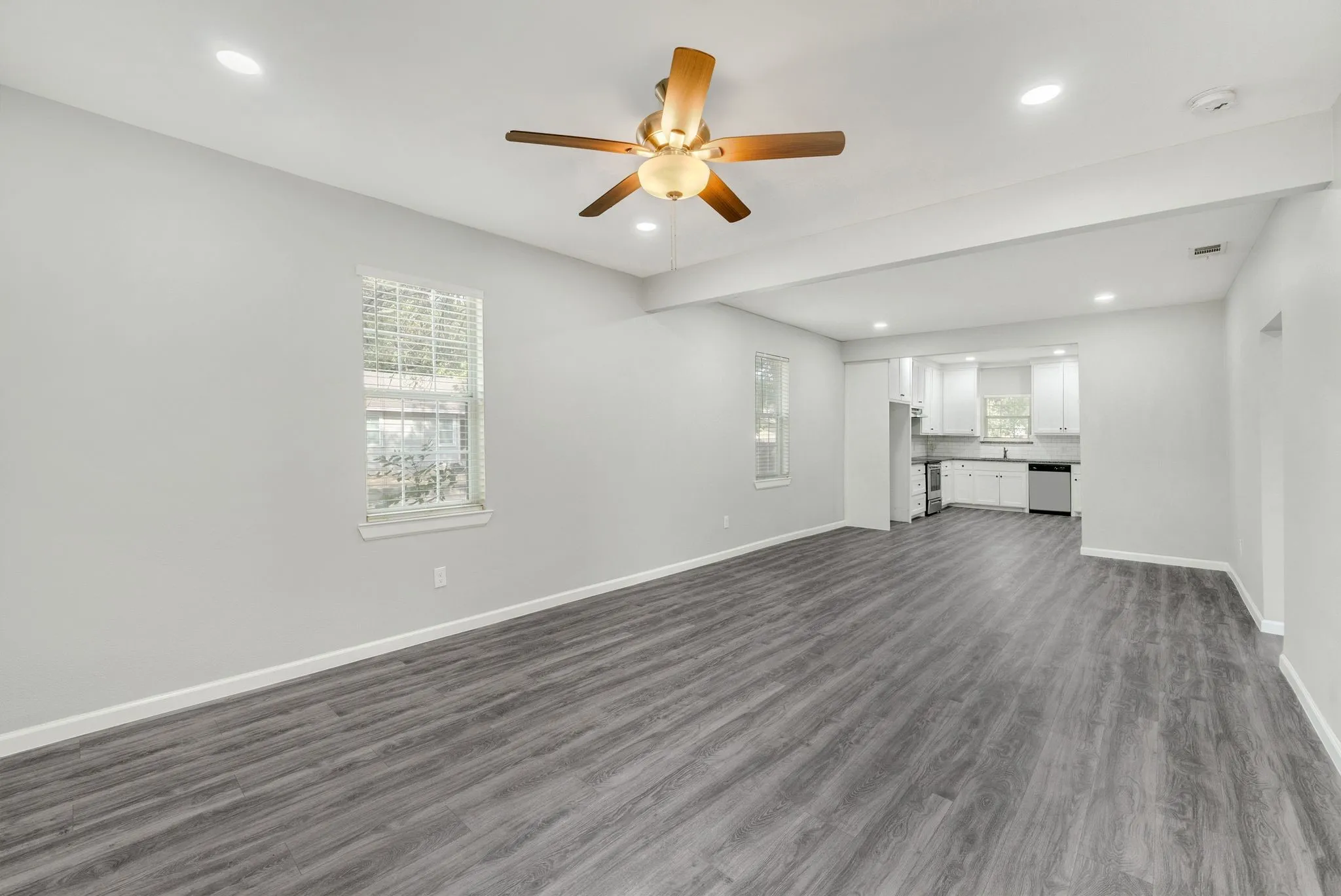 Single Family Residence For Sale in Dallas County , 2803 Valentine Street, Dallas, Texas 75215, 2 Bedroom, 1 Bathroom, Garage spaces, 1,012 Sqft, built in 1925, mls#21398863, Real Estate Agent in Dallas, Homes For Sale in Dallas county, Homes For Sale in Dallas, Realtor in Dallas Texas, Real Estate Brokerage Independent Realty Texas, Luminita Cordes Realtor