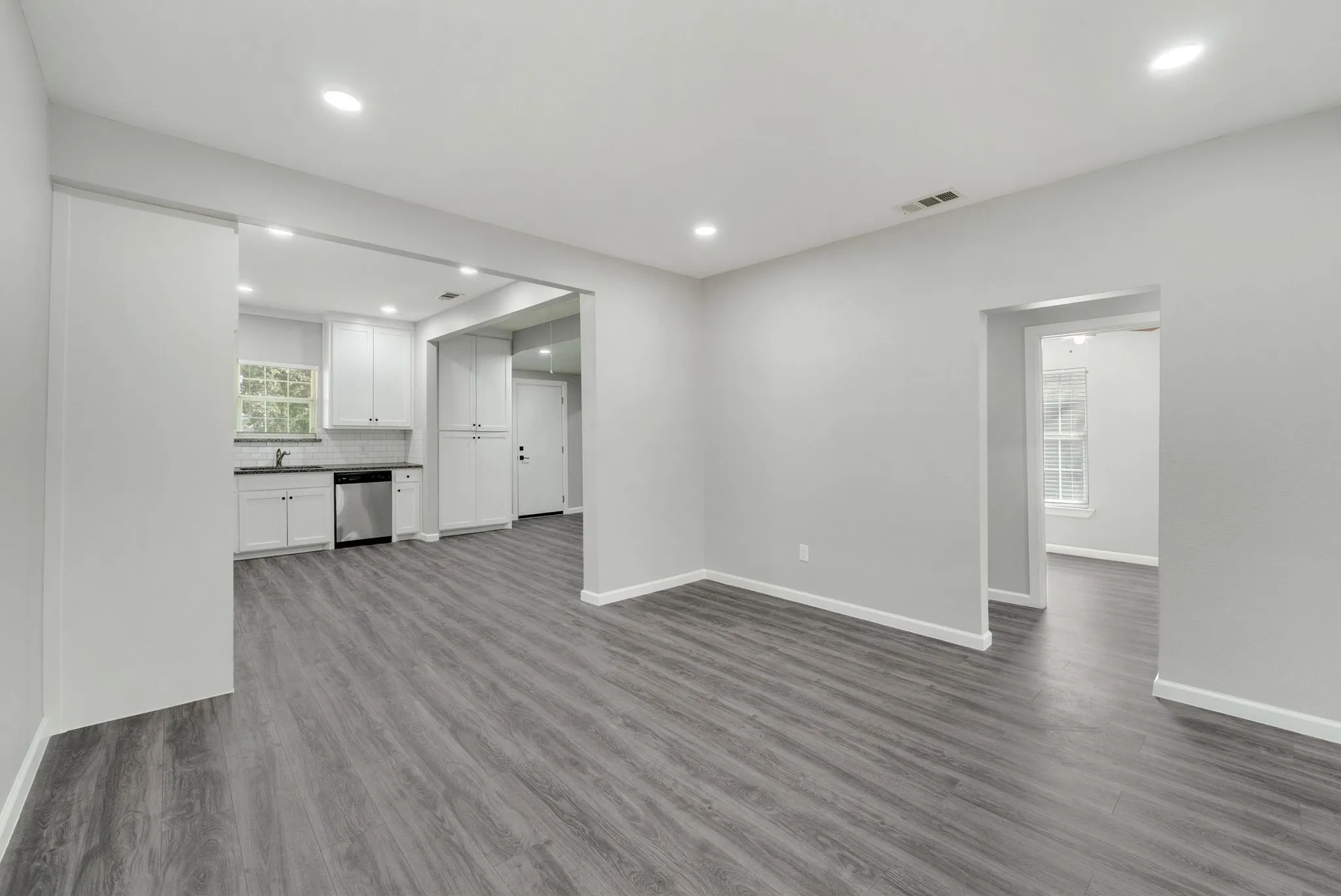 Single Family Residence For Sale in Dallas County , 2803 Valentine Street, Dallas, Texas 75215, 2 Bedroom, 1 Bathroom, Garage spaces, 1,012 Sqft, built in 1925, mls#21398863, Real Estate Agent in Dallas, Homes For Sale in Dallas county, Homes For Sale in Dallas, Realtor in Dallas Texas, Real Estate Brokerage Independent Realty Texas, Luminita Cordes Realtor