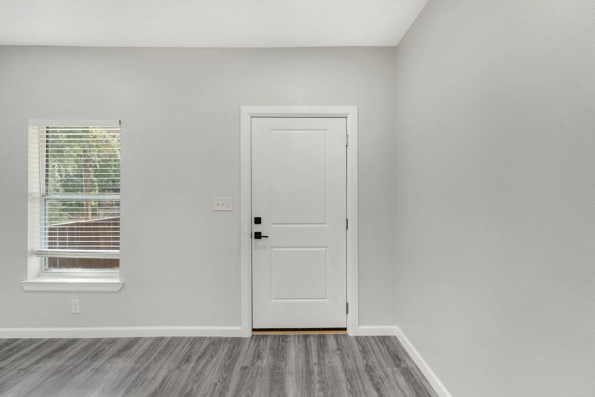 Single Family Residence For Sale in Dallas County , 2803 Valentine Street, Dallas, Texas 75215, 2 Bedroom, 1 Bathroom, Garage spaces, 1,012 Sqft, built in 1925, mls#21398863, Real Estate Agent in Dallas, Homes For Sale in Dallas county, Homes For Sale in Dallas, Realtor in Dallas Texas, Real Estate Brokerage Independent Realty Texas, Luminita Cordes Realtor