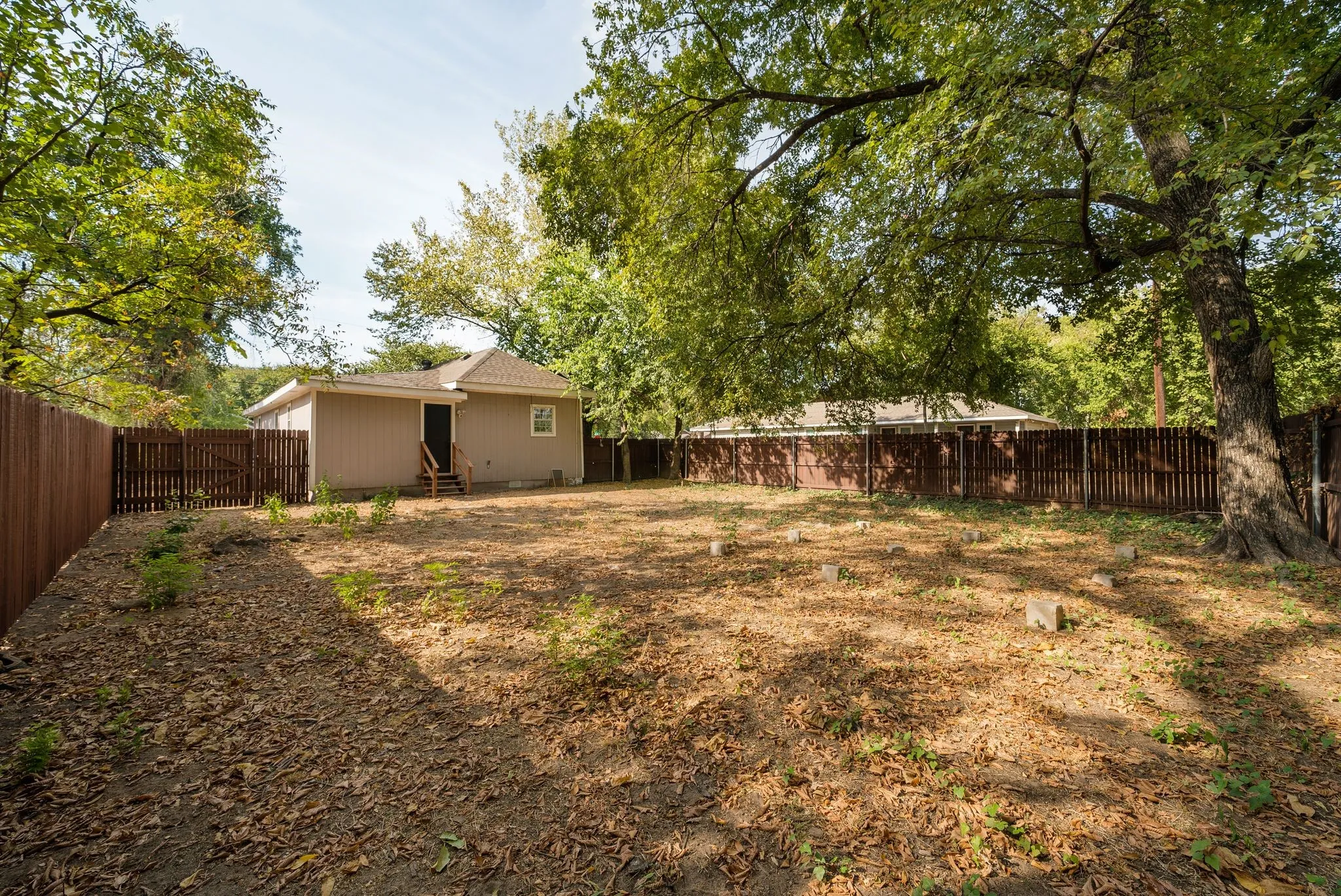 Single Family Residence For Sale in Dallas County , 2803 Valentine Street, Dallas, Texas 75215, 2 Bedroom, 1 Bathroom, Garage spaces, 1,012 Sqft, built in 1925, mls#21398863, Real Estate Agent in Dallas, Homes For Sale in Dallas county, Homes For Sale in Dallas, Realtor in Dallas Texas, Real Estate Brokerage Independent Realty Texas, Luminita Cordes Realtor