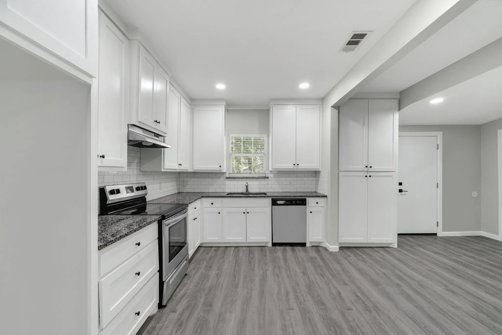 Single Family Residence For Sale in Dallas County , 2803 Valentine Street, Dallas, Texas 75215, 2 Bedroom, 1 Bathroom, Garage spaces, 1,012 Sqft, built in 1925, mls#21398863, Real Estate Agent in Dallas, Homes For Sale in Dallas county, Homes For Sale in Dallas, Realtor in Dallas Texas, Real Estate Brokerage Independent Realty Texas, Luminita Cordes Realtor