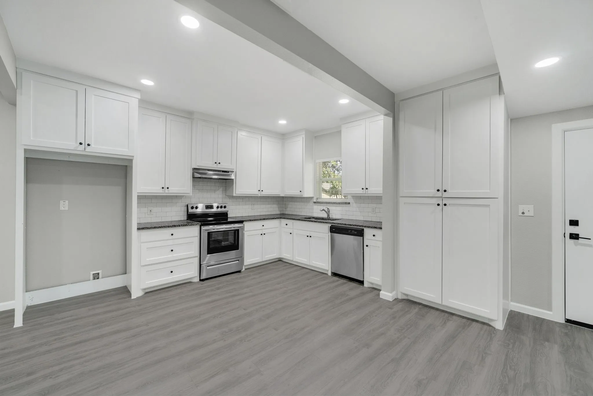 Single Family Residence For Sale in Dallas County , 2803 Valentine Street, Dallas, Texas 75215, 2 Bedroom, 1 Bathroom, Garage spaces, 1,012 Sqft, built in 1925, mls#21398863, Real Estate Agent in Dallas, Homes For Sale in Dallas county, Homes For Sale in Dallas, Realtor in Dallas Texas, Real Estate Brokerage Independent Realty Texas, Luminita Cordes Realtor