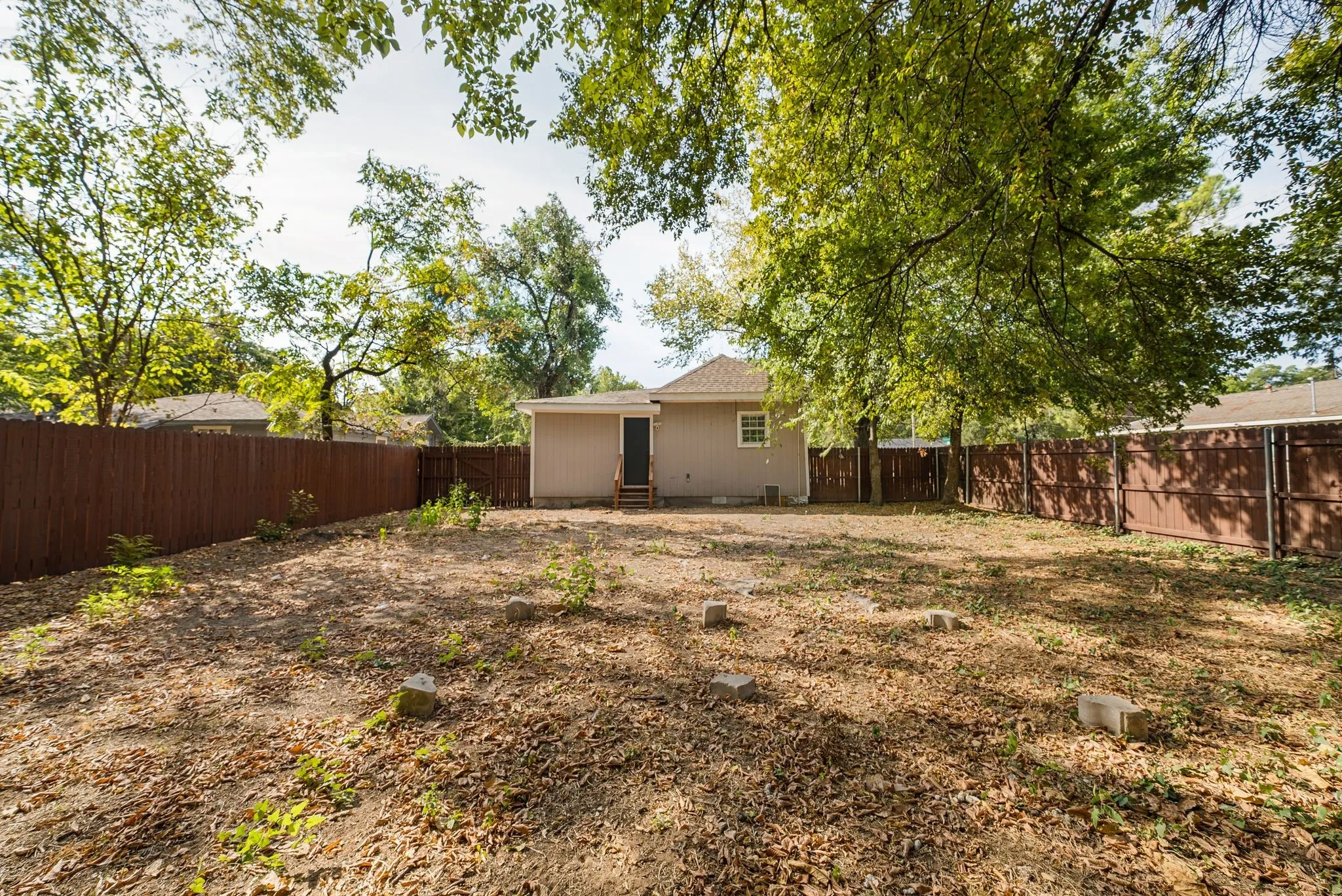 Single Family Residence For Sale in Dallas County , 2803 Valentine Street, Dallas, Texas 75215, 2 Bedroom, 1 Bathroom, Garage spaces, 1,012 Sqft, built in 1925, mls#21398863, Real Estate Agent in Dallas, Homes For Sale in Dallas county, Homes For Sale in Dallas, Realtor in Dallas Texas, Real Estate Brokerage Independent Realty Texas, Luminita Cordes Realtor